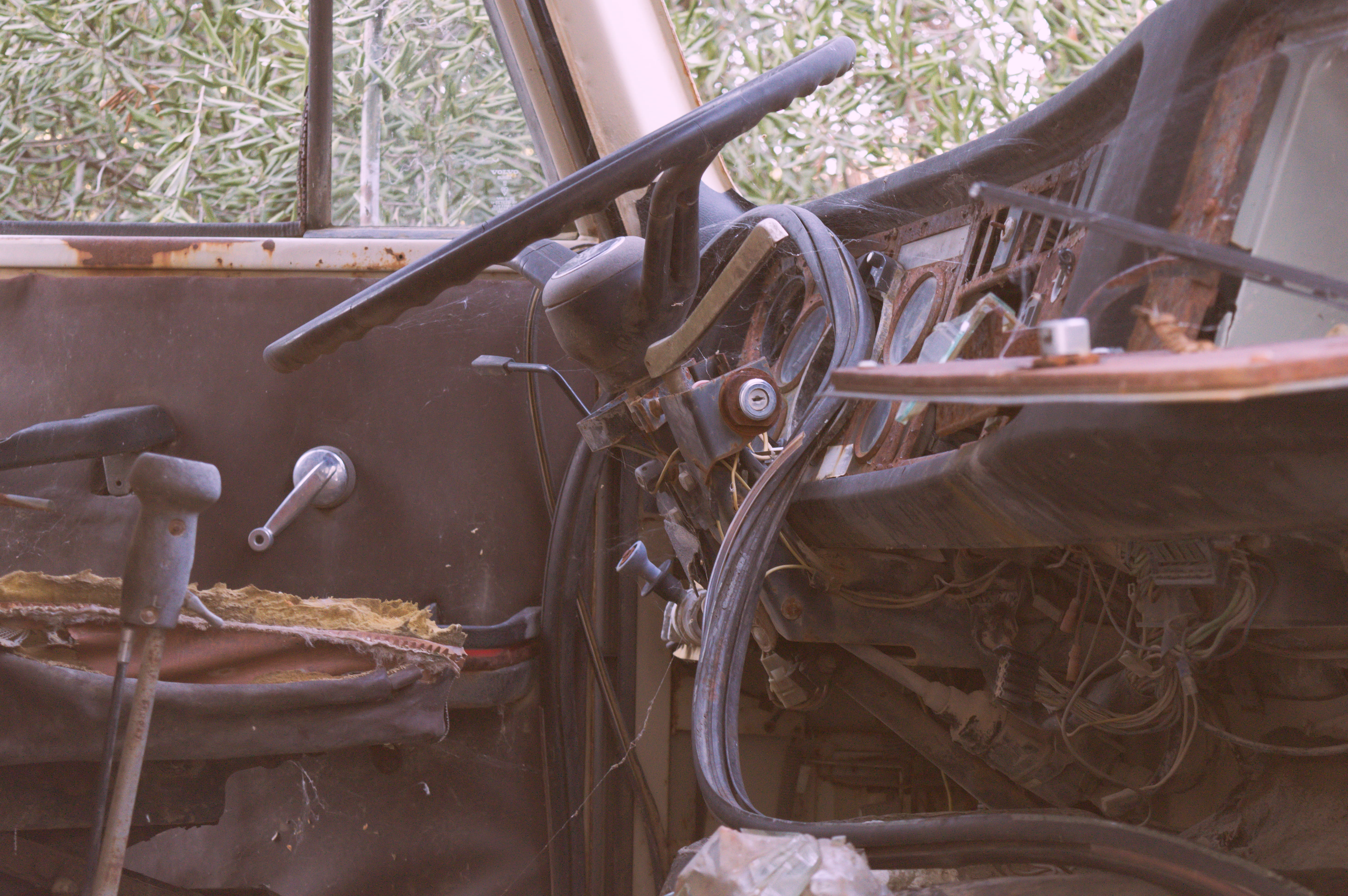 hellas, peloponnisos dytiki ellada ke ionio, transportation, elada, car, kerkyra, truck, damaged, window, day, industrial, metal, close-up, old, spider, HD Wallpaper