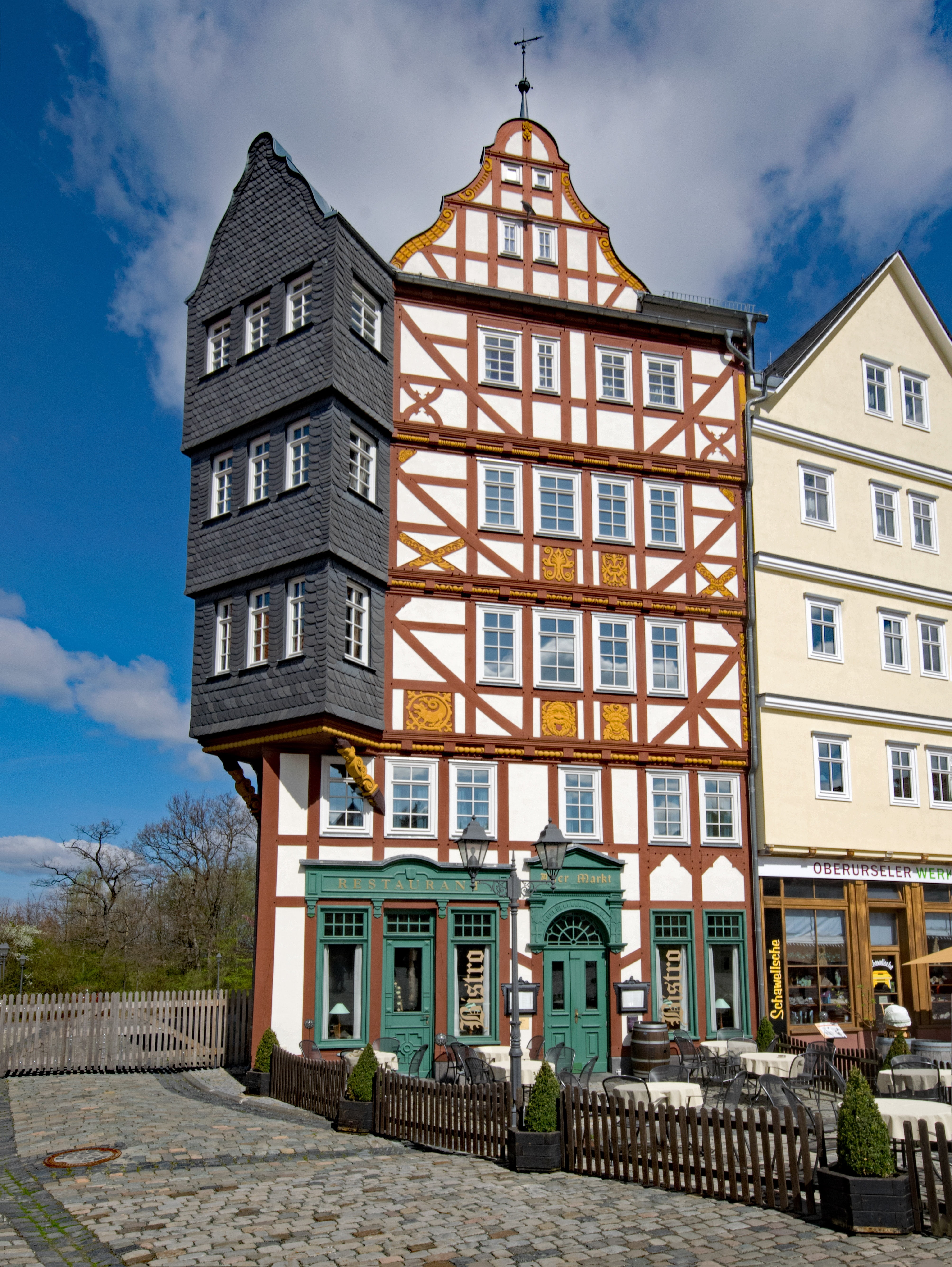 day, building, neu-anspach, 5K, street, fachwerkhaus, multi colored, old town, glass - material, window, taunus, residential district, low angle view, Phone HD Wallpaper