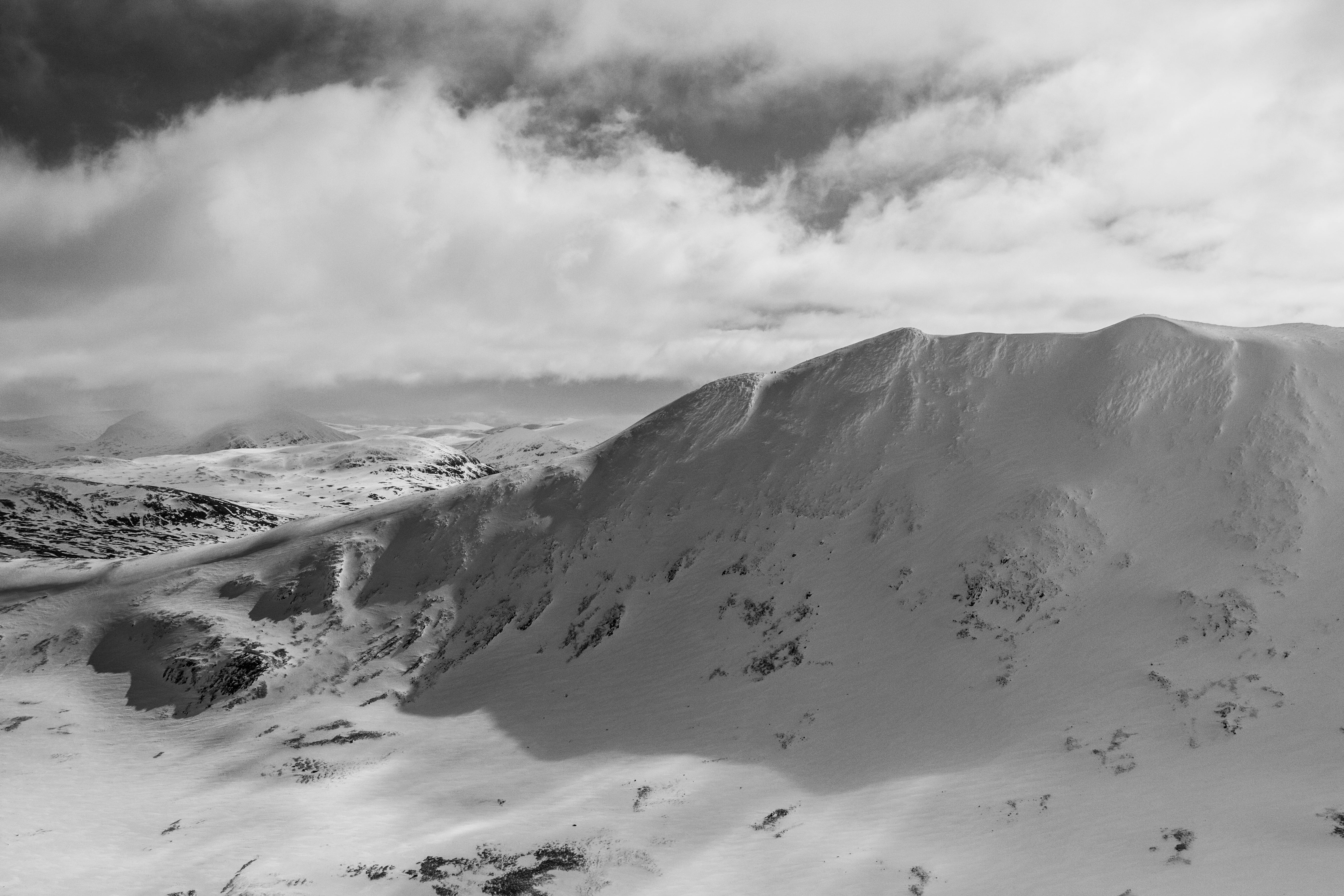 non-urban scene, white, cloud - sky, nature, beauty in nature, winter, landscape, steep, jamtland, mountain, arid climate, remote, daytime, ridge, sky, HD Wallpaper