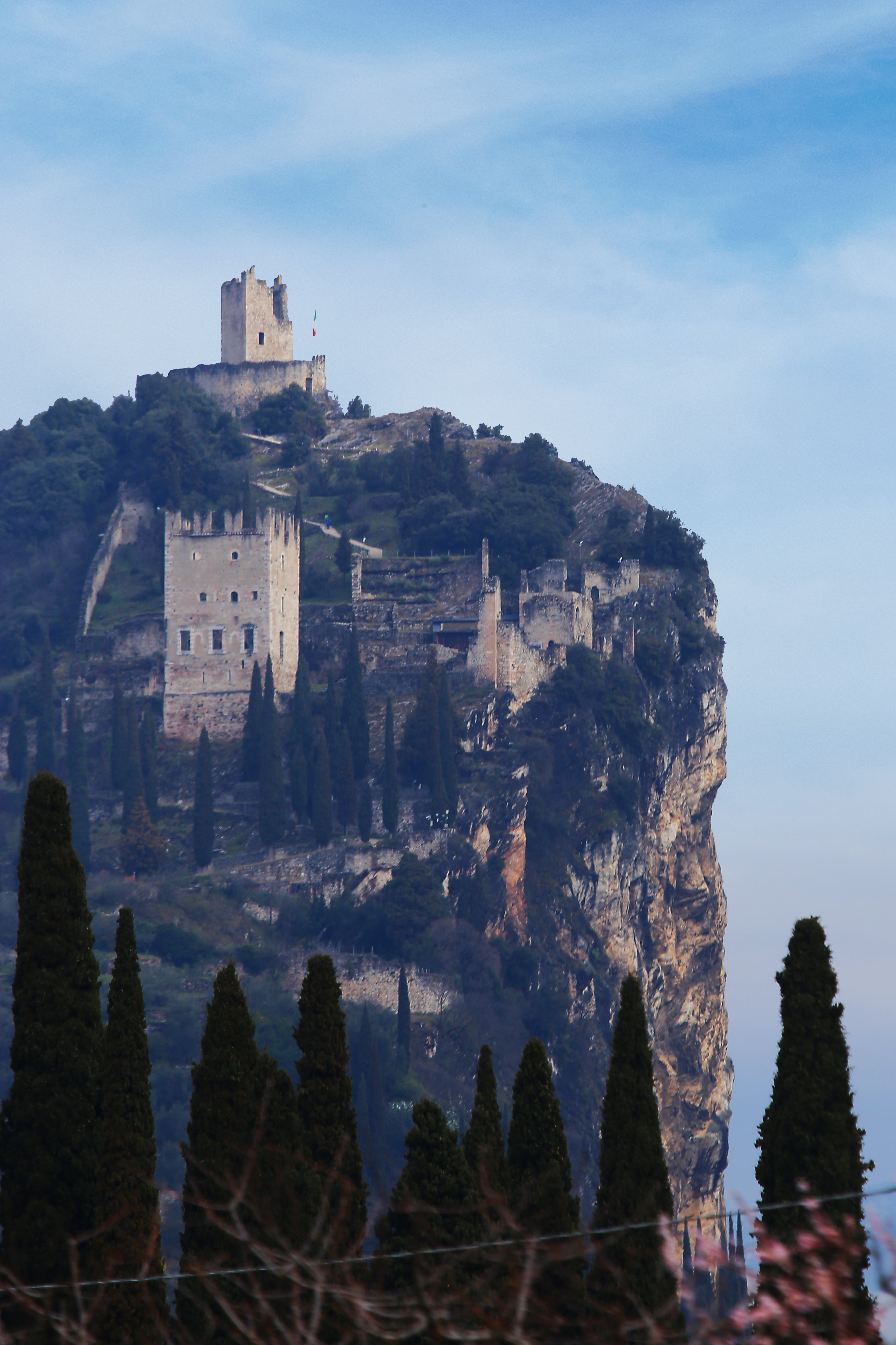arco, mountain, fort, veneto, the past, travel, nature, history, castle, building exterior, sky, outdoors, building, riva del garda, tourism, old, built structure, Phone HD Wallpaper