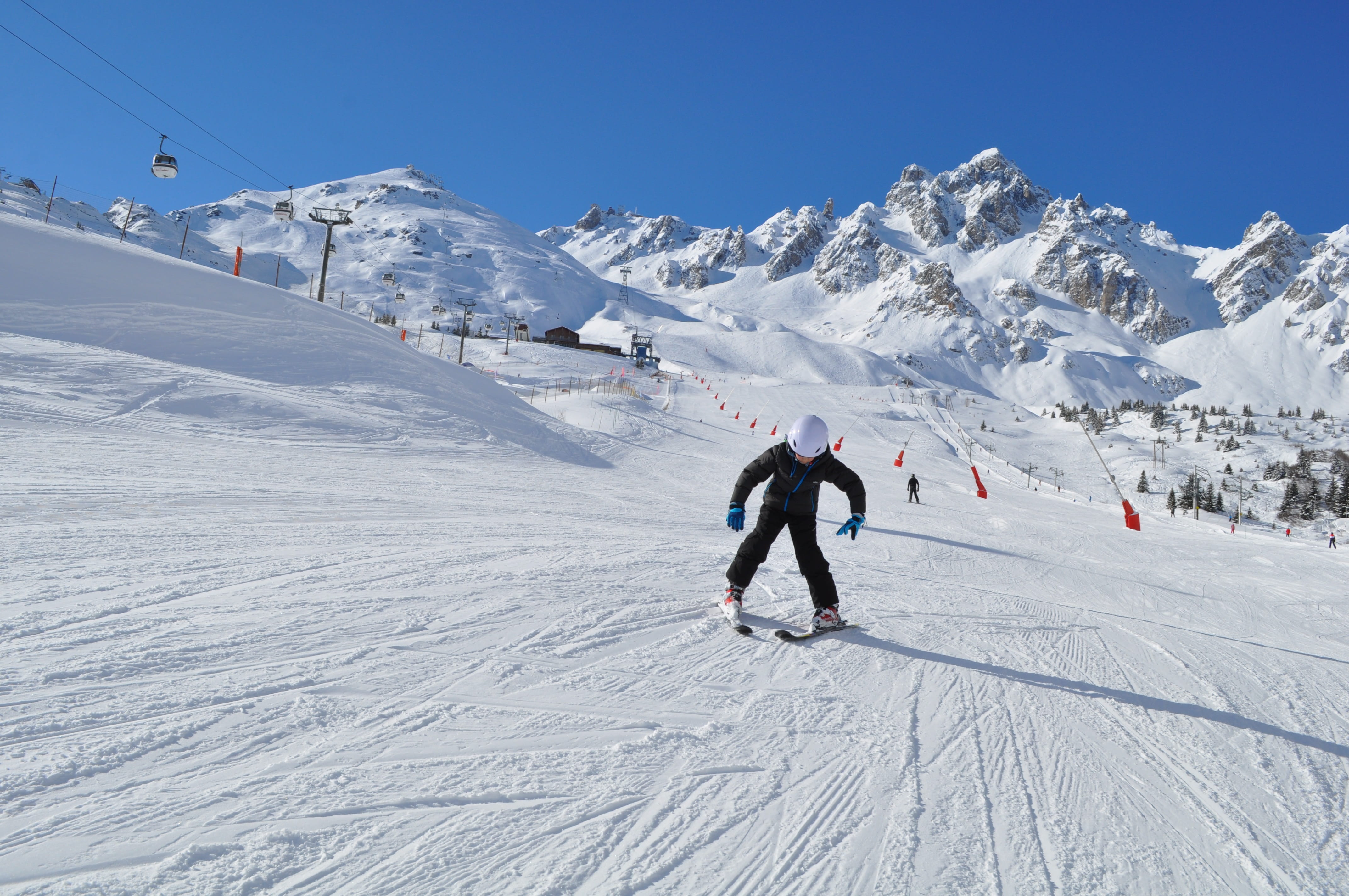 snowcapped mountain, ski, child, holiday, learning, skier, snow, warm clothing, adventure, monitor, sport, hunting snow, mountains, nature, skiers, winter, HD Wallpaper