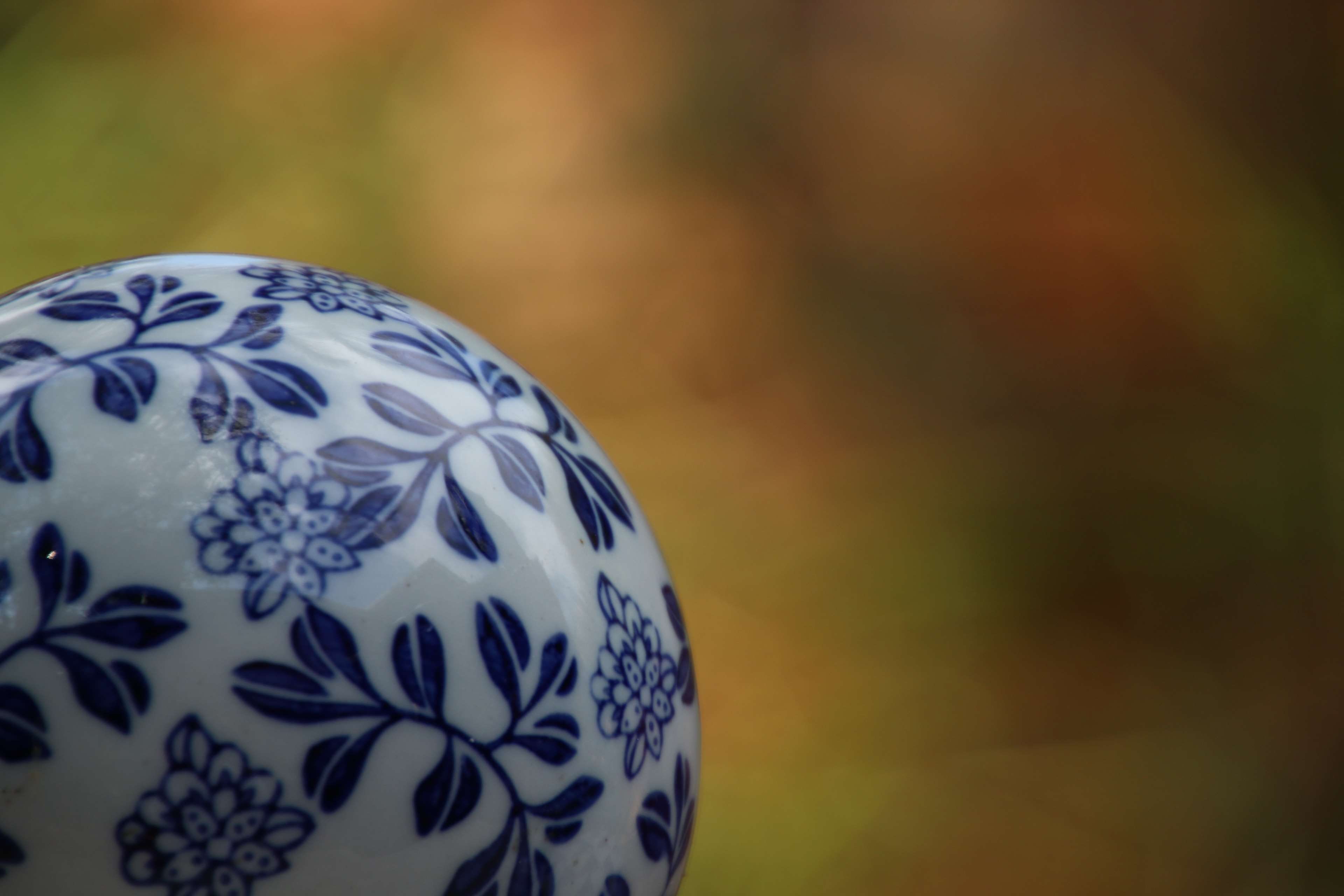 focus on foreground, ceramics, no people, ball, blue, floral pattern, close-up, craft, leaves, shiny, textile, circle, indoors, delft, egg, art and craft, HD Wallpaper