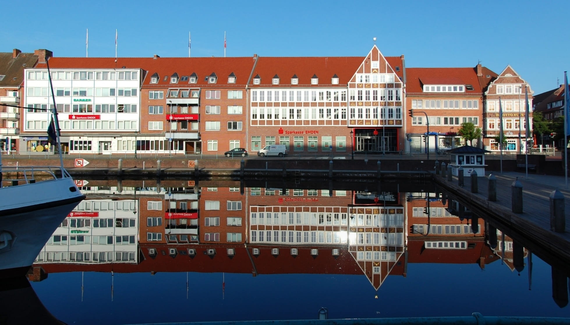 savings bank, residential district, no people, reflection, sunlight, 1080P, morgenstimmung, Inland Port, sky, city, water, passenger craft, day, waterfront, HD Wallpaper