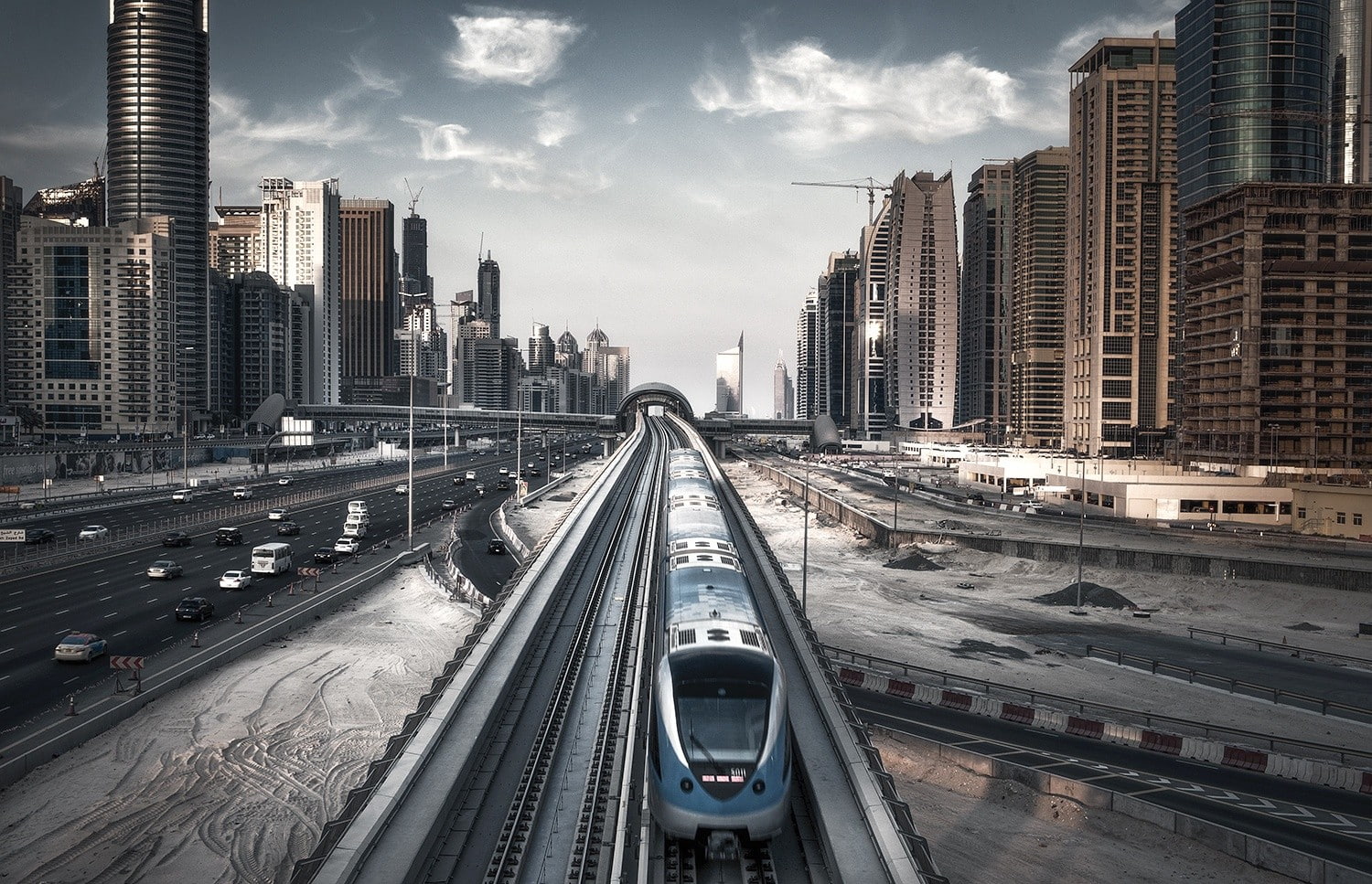 train, tracks, 720P, traffic, Dubai, futuristic, United Arab Emirates, photography, building, road, architecture, cityscape, HD Wallpaper