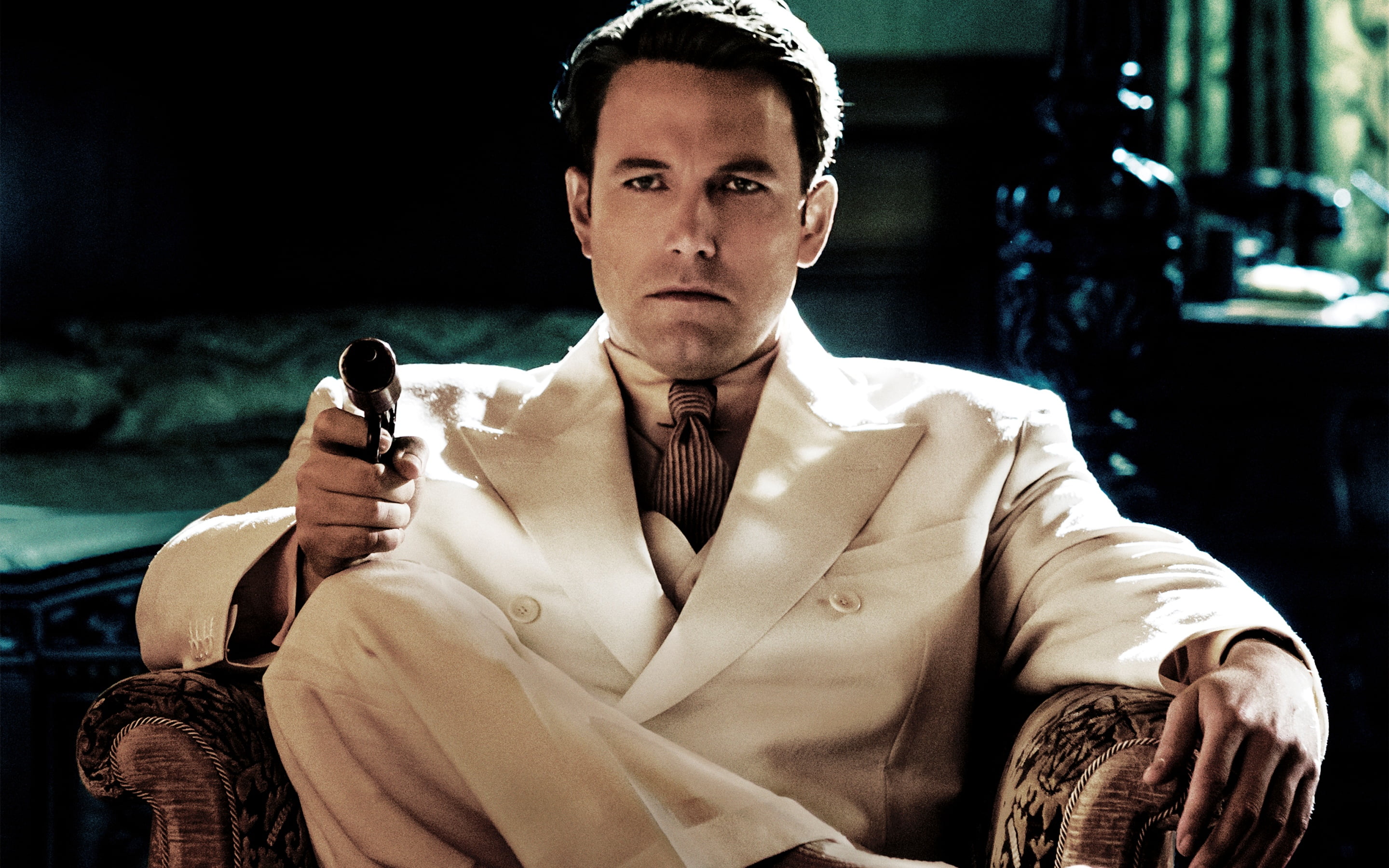 2K, focus on foreground, young men, holding, young adult, handsome, adult, s, affleck, lifestyles, night, ben, leisure activity, confidence, hollywood, HD Wallpaper