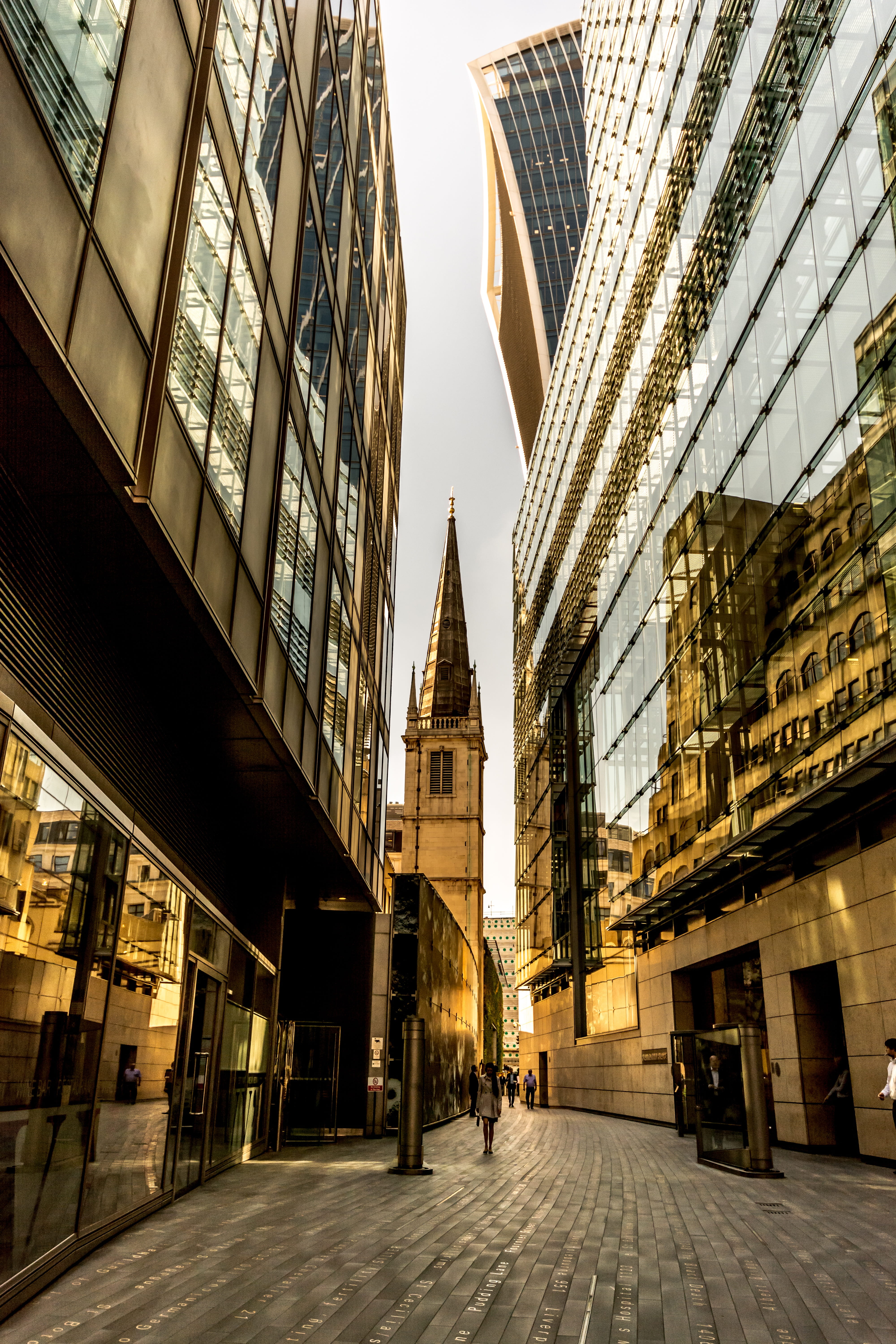 sunlight, thames, financial, london city, finance, city, tall - high, london skyline, street, city life, walkway, day, district, uk, london, skyscraper, Phone HD Wallpaper