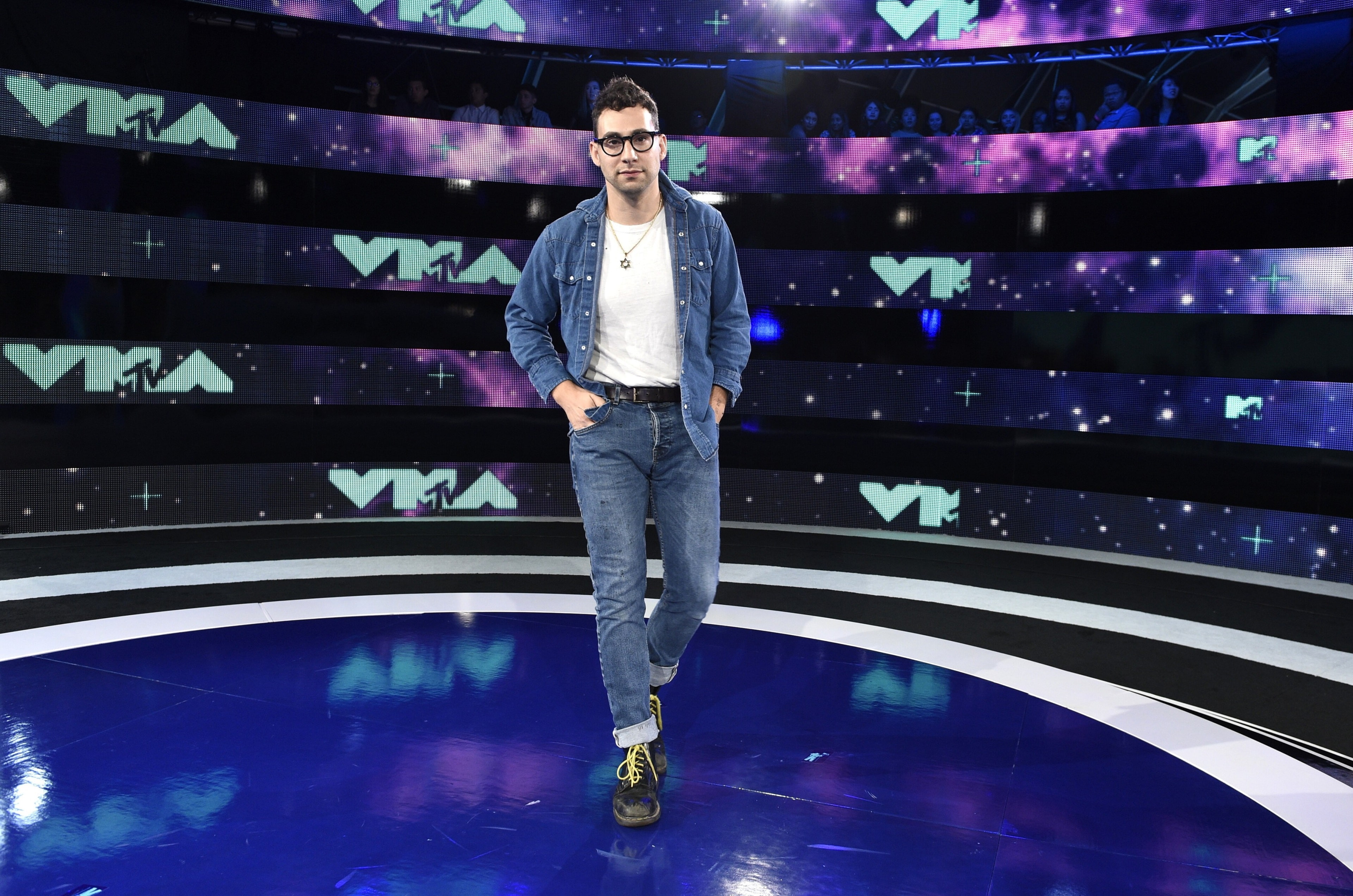 front view, real people, portrait, 4K, mtv video music awards 2017 4k best  download, lifestyles, one person, illuminated, hands in pockets, leisure activity, HD Wallpaper