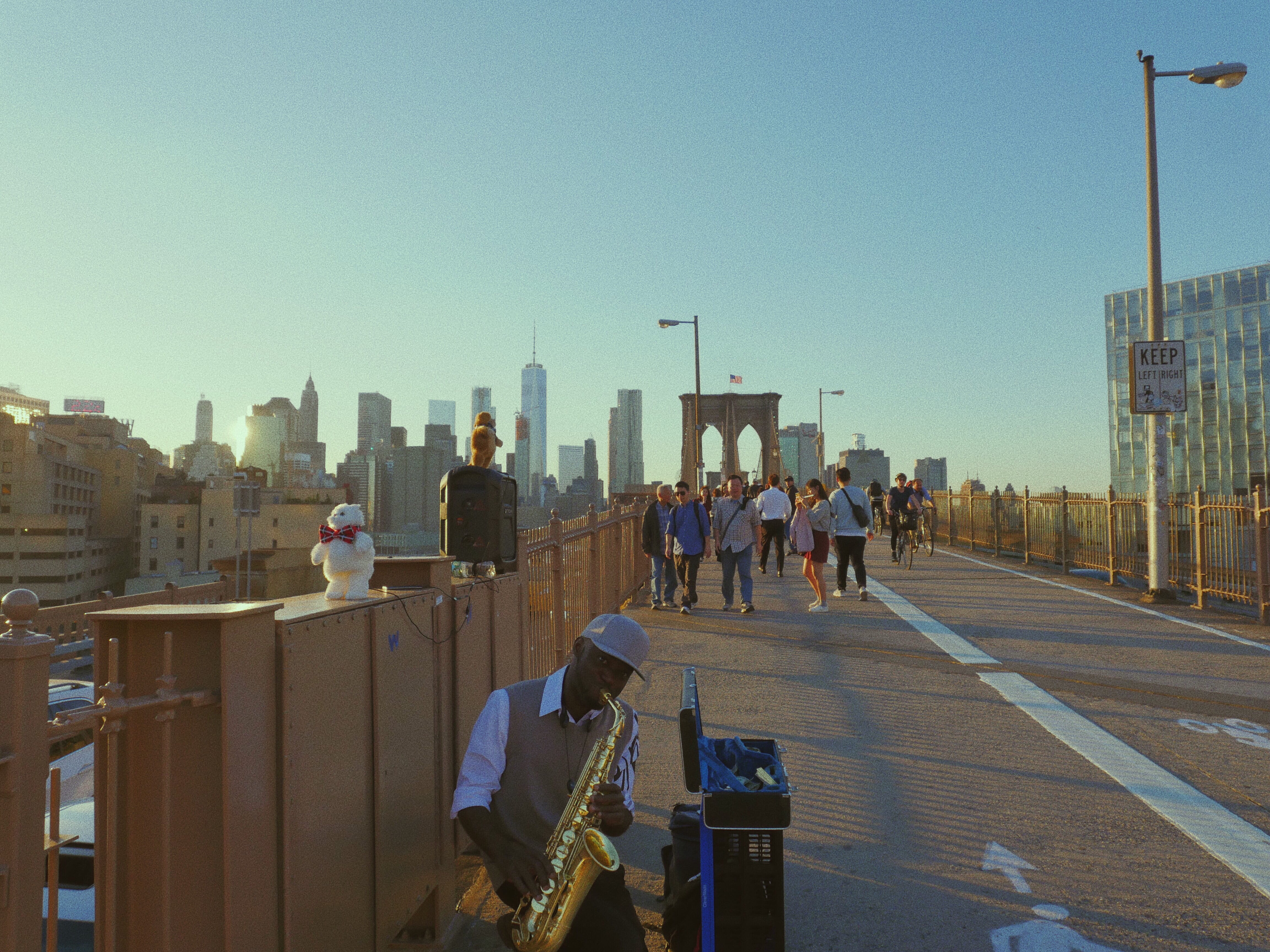 exploring, road, vibes, copy space, united states, brooklyn bridge, group of people, building exterior, men, skyscraper, real people, people, nature, occupation, HD Wallpaper
