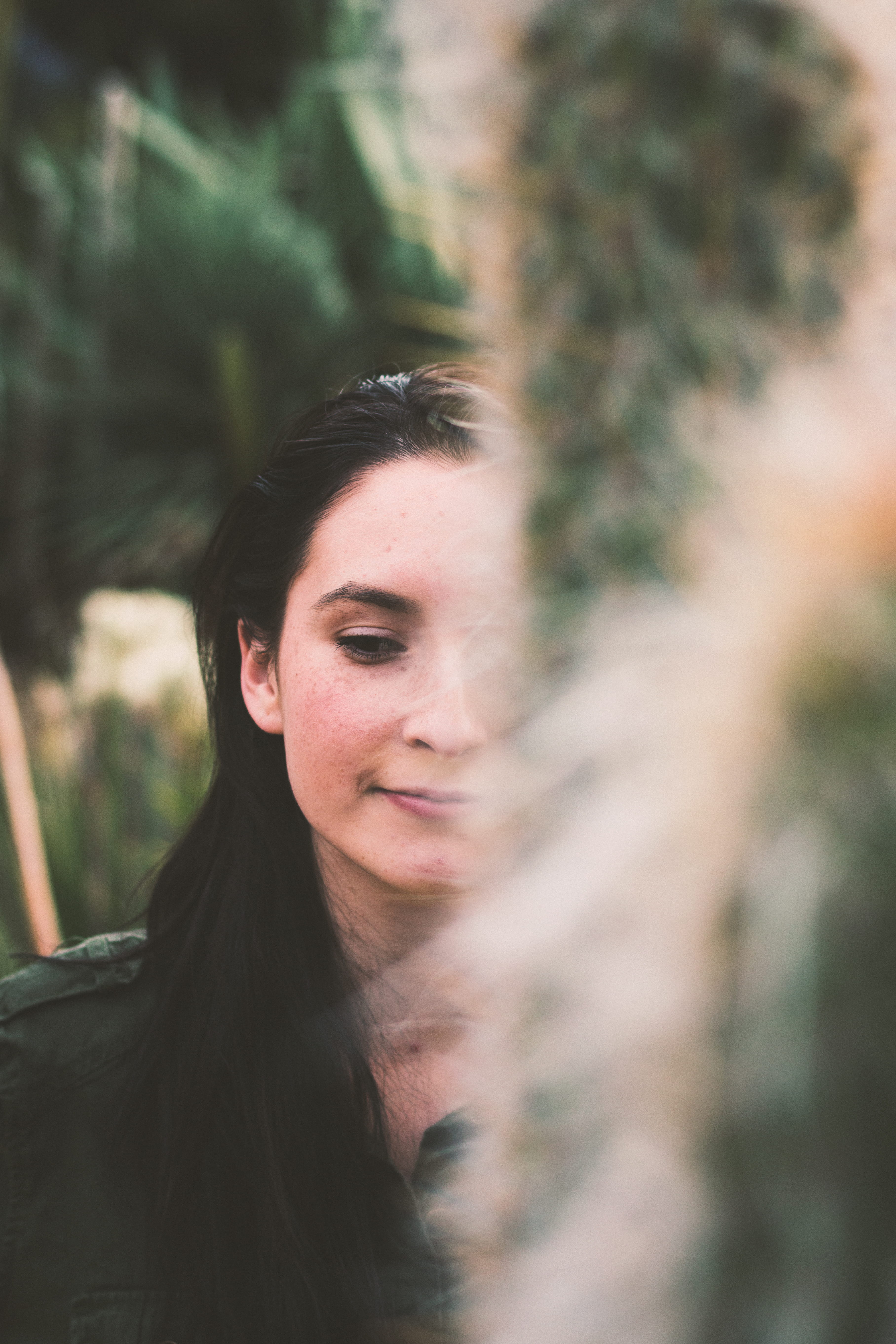 g, selective focus, young adult, smiling, long hair, beautiful woman, young women, looking at camera, headshot, emotion, hairstyle, adult, focus on foreground, Phone HD Wallpaper