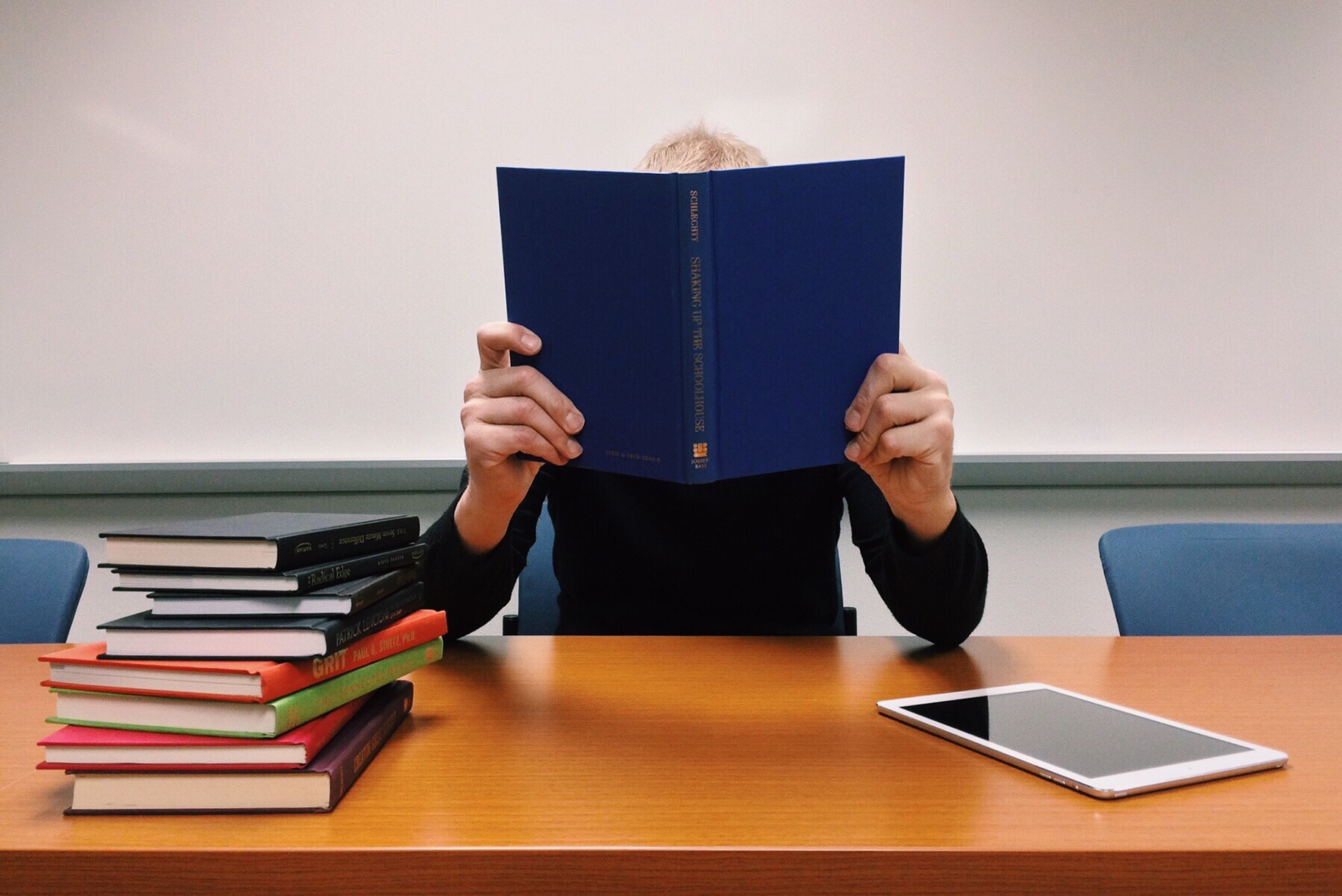 men, blue, leaning, holding, reading, document, activity, furniture, student, desk, studying, wireless technology, 2K, paper, person, education, textbook, HD Wallpaper