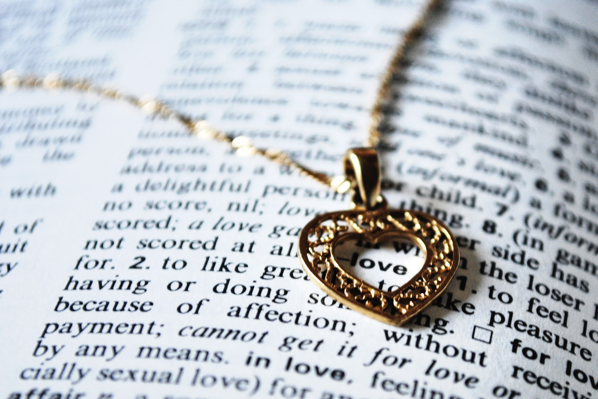 positive emotion, heart shape, still life, western script, wedding ring, ring, text, chain, gold Colored, colored, christianity, togetherness, event, macro, HD Wallpaper