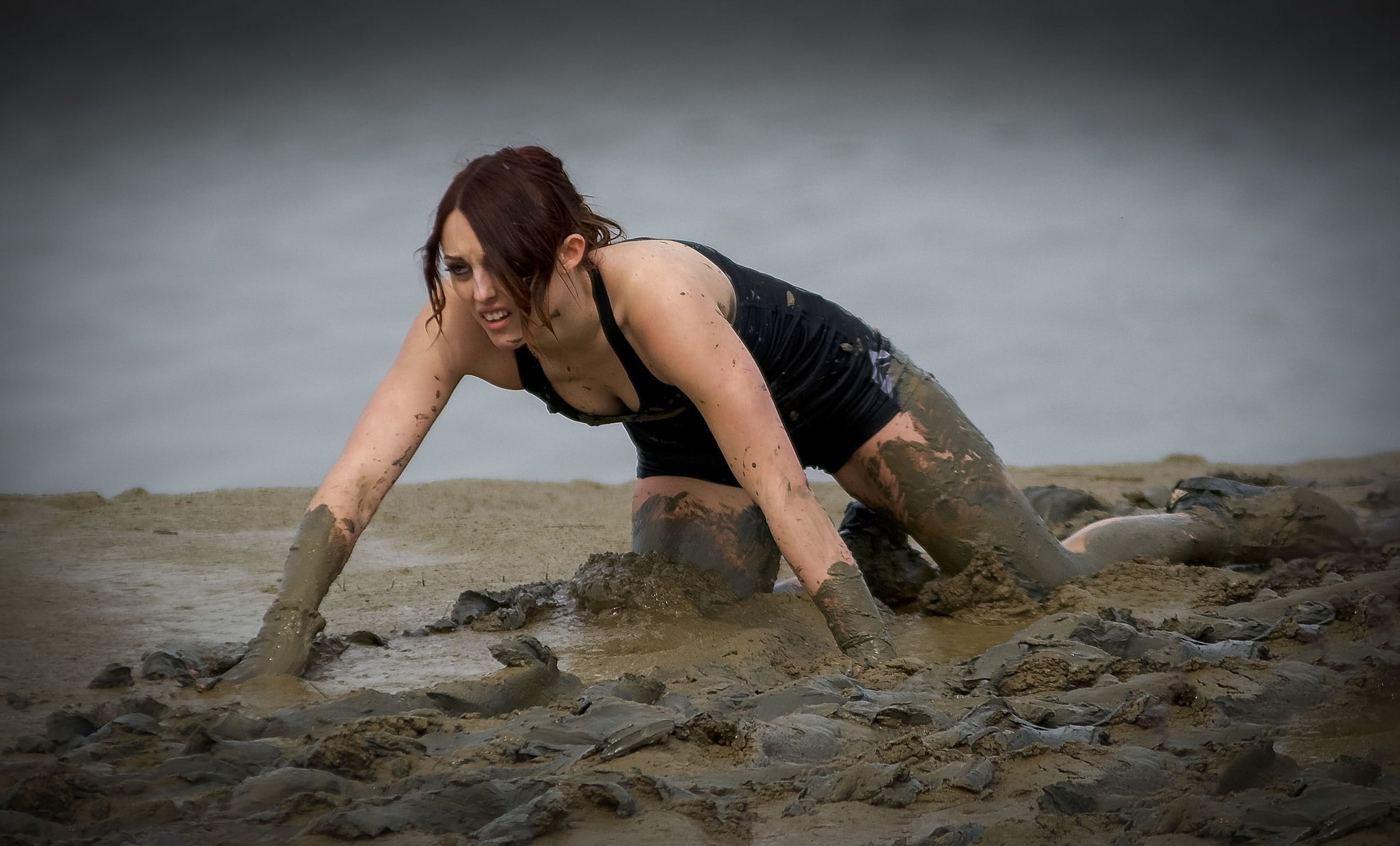 women outdoors, 1080P, mud, brunette, women, HD Wallpaper
