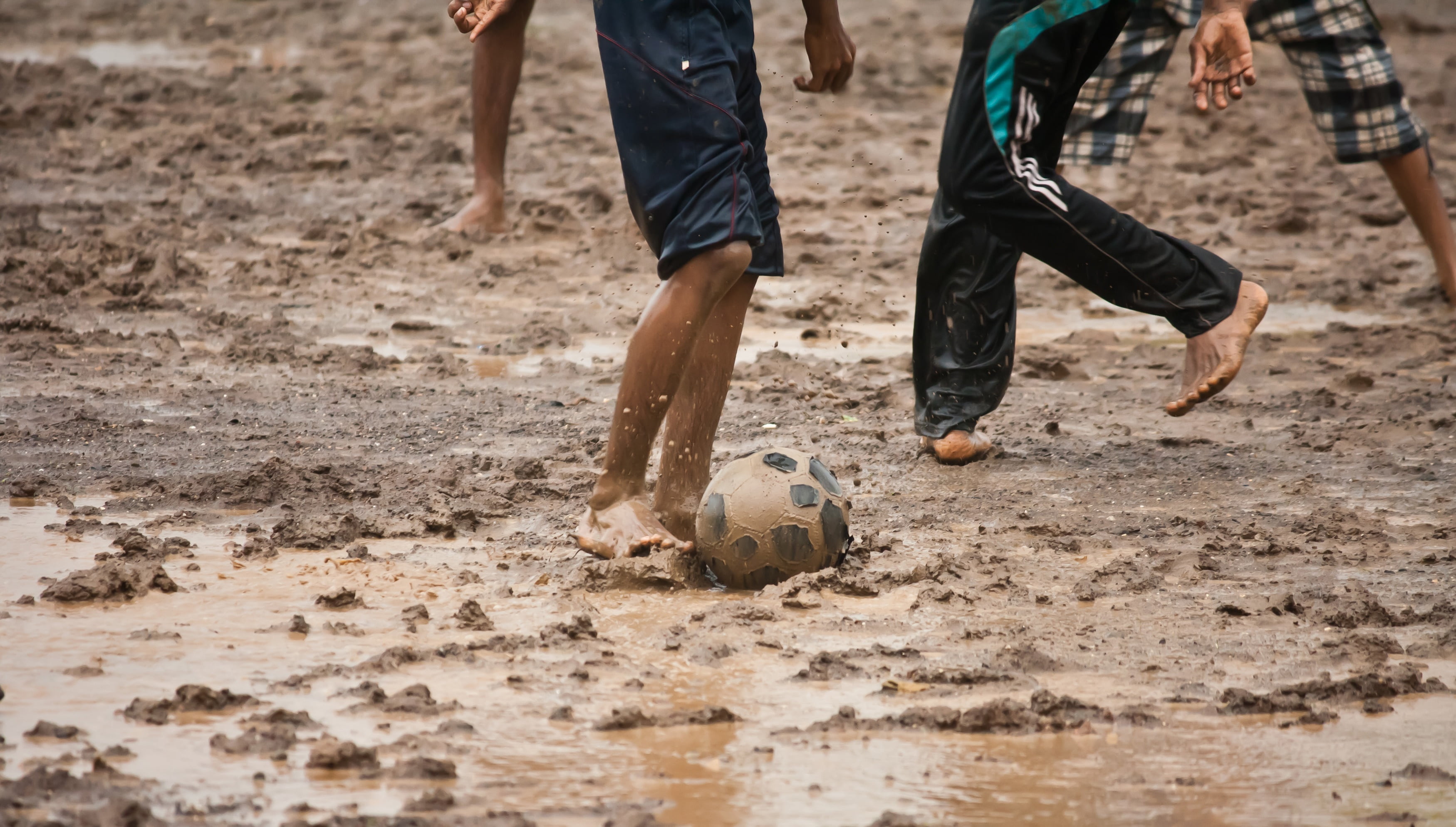 soccer, group of people, team sport, competition, mud, children, human body part, land, playing, dirt, ball, low section, sports equipment, childhood, human leg, HD Wallpaper