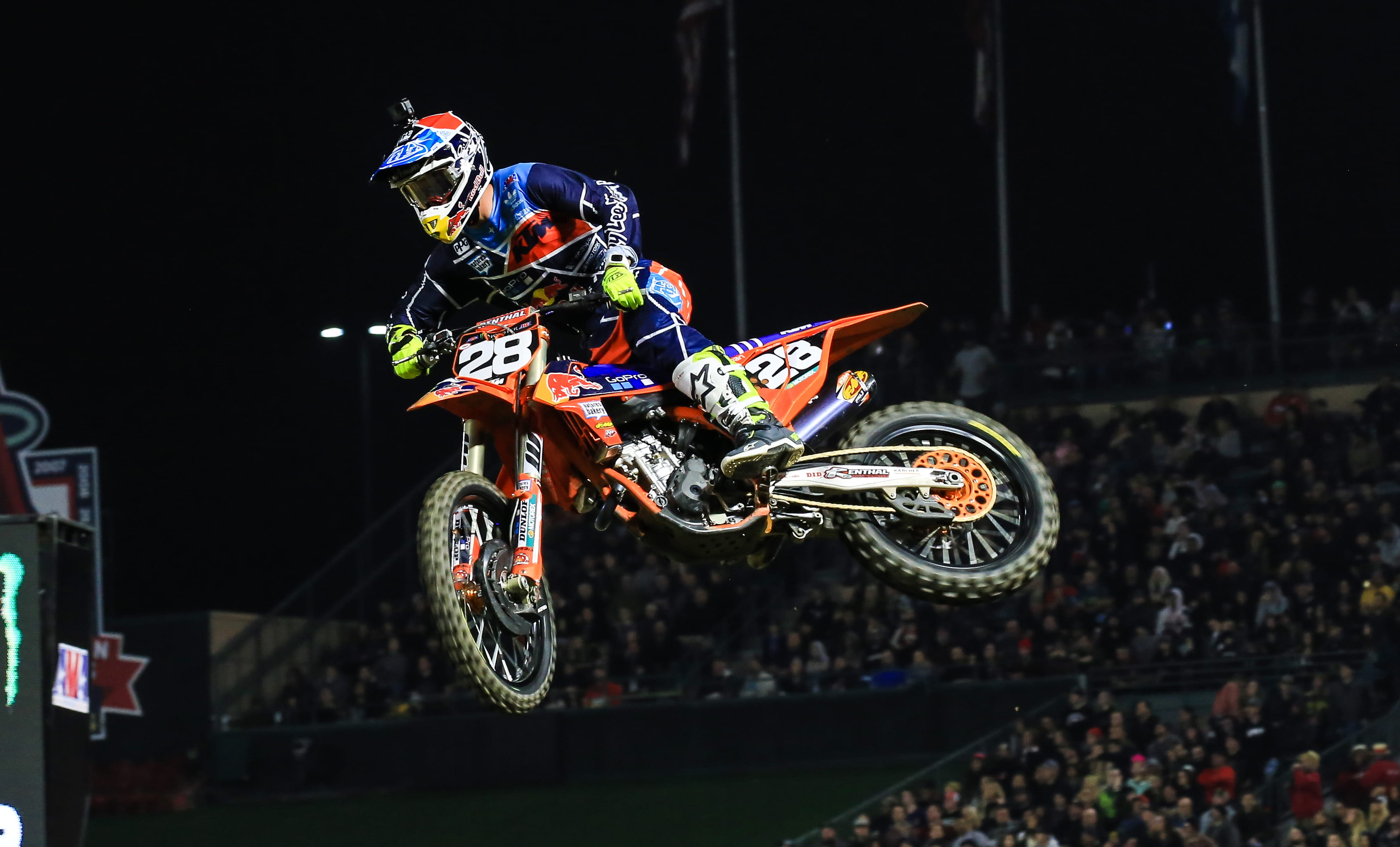 risk, stunt, people, real people, outdoors, sports race, small, activity, skill, biker, big, speed, spectator, mode of transportation, sport, motocross, HD Wallpaper