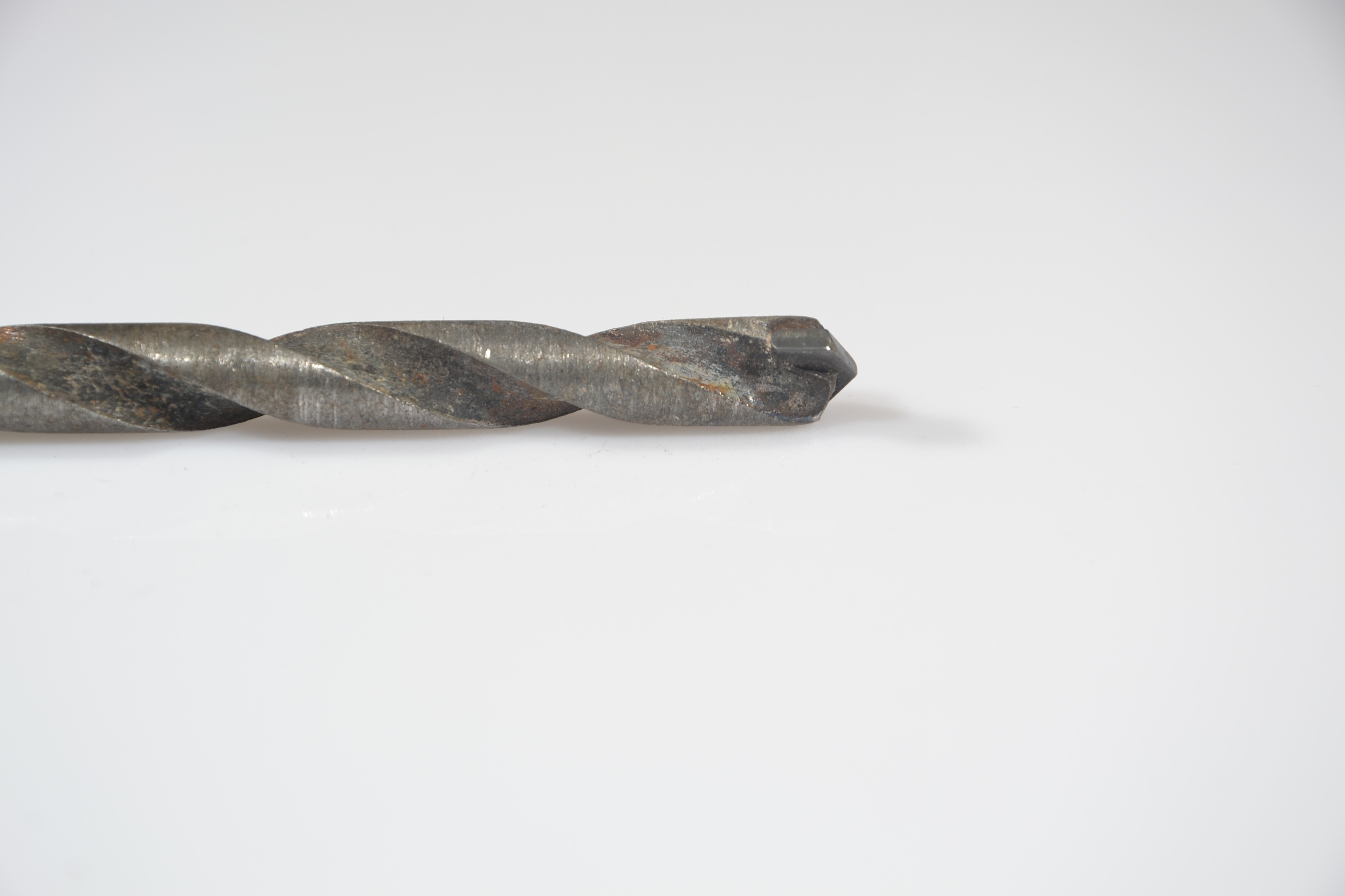 equipment, reptile, indoors, tool, animal, no people, iron - Metal, side view, food, rusty, steel, full length, construction Industry, animal scale, copy space, HD Wallpaper