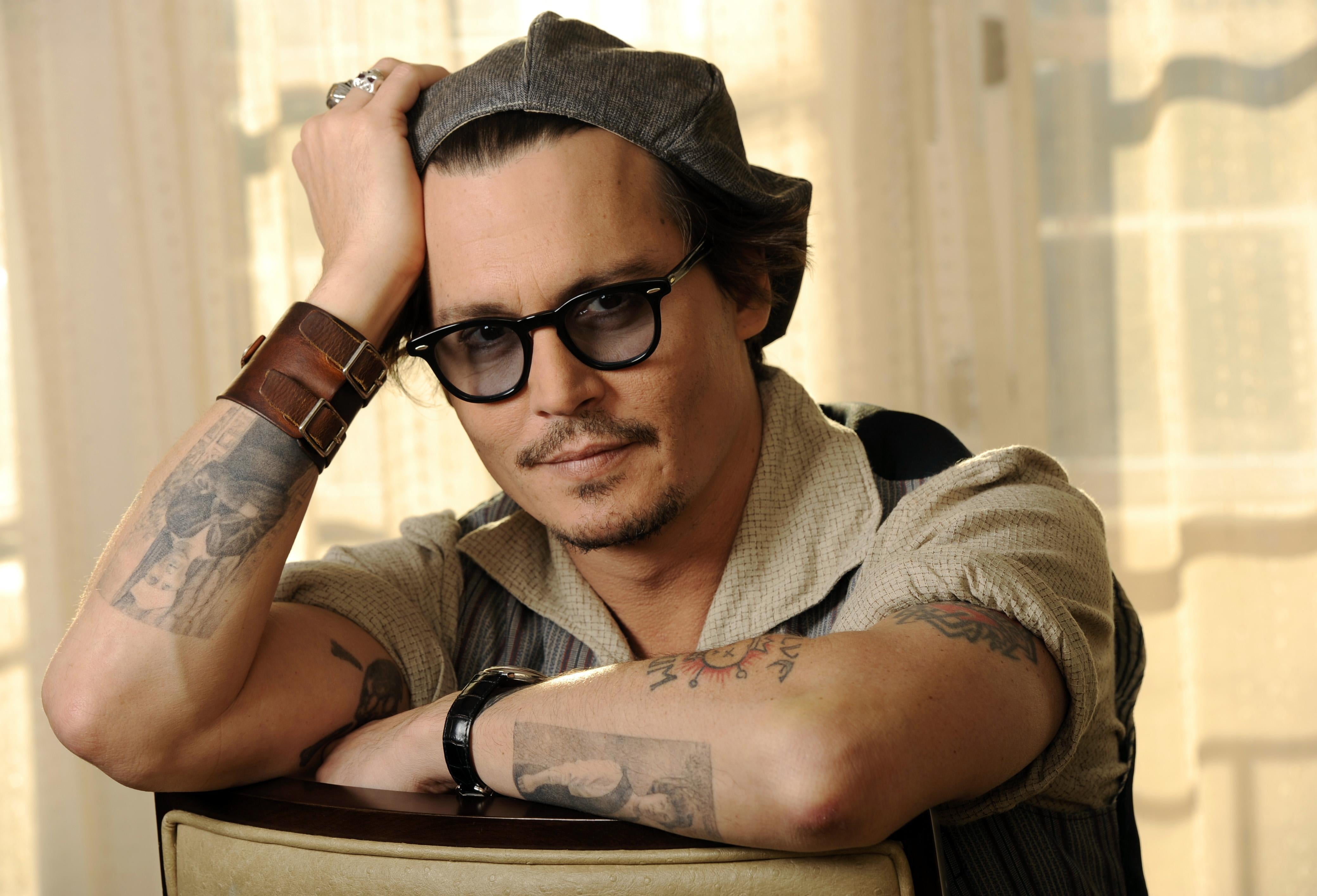 headshot, eyewear, males, metrosexual, actor, tattoo, lifestyles, sitting, people, sunglasses, cool, beauty, relaxation, one Person, men, one Man Only, HD Wallpaper