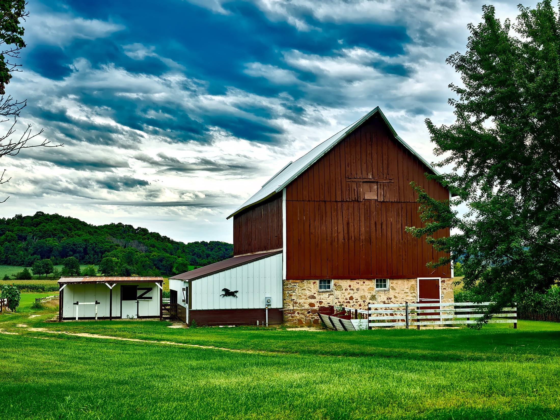 house, nature, built structure, day, stable, trees, clouds, 1080P, rural, green color, tree, forest, land, agricultural building, outdoors, barn, meadow, HD Wallpaper