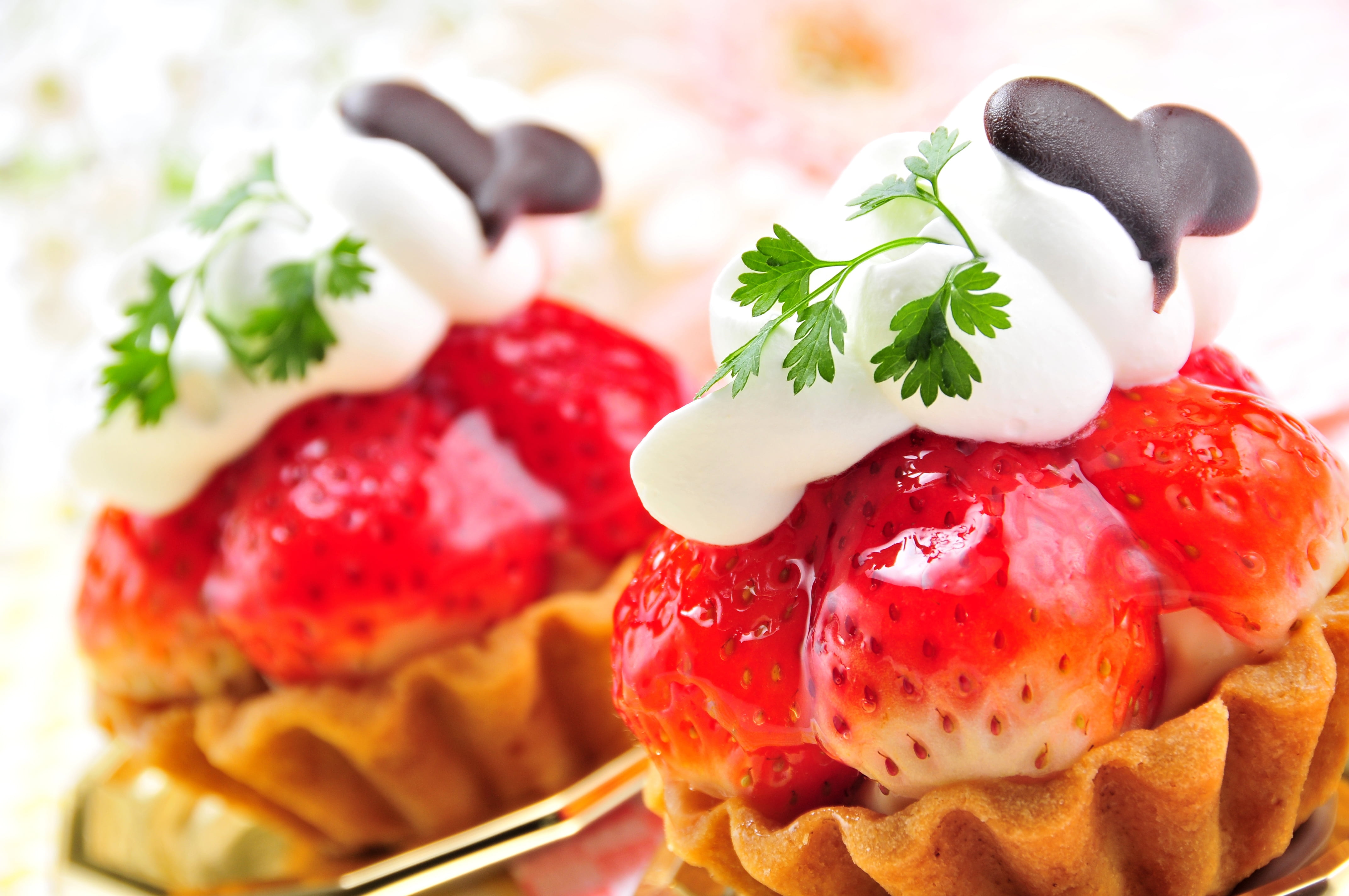 leaf, yogurt, fruit, refreshment, herb, healthy Eating, cake, gourmet, plate, temptation, jam, strawberries, food, meal, unhealthy eating, raspberry, strawberry, HD Wallpaper