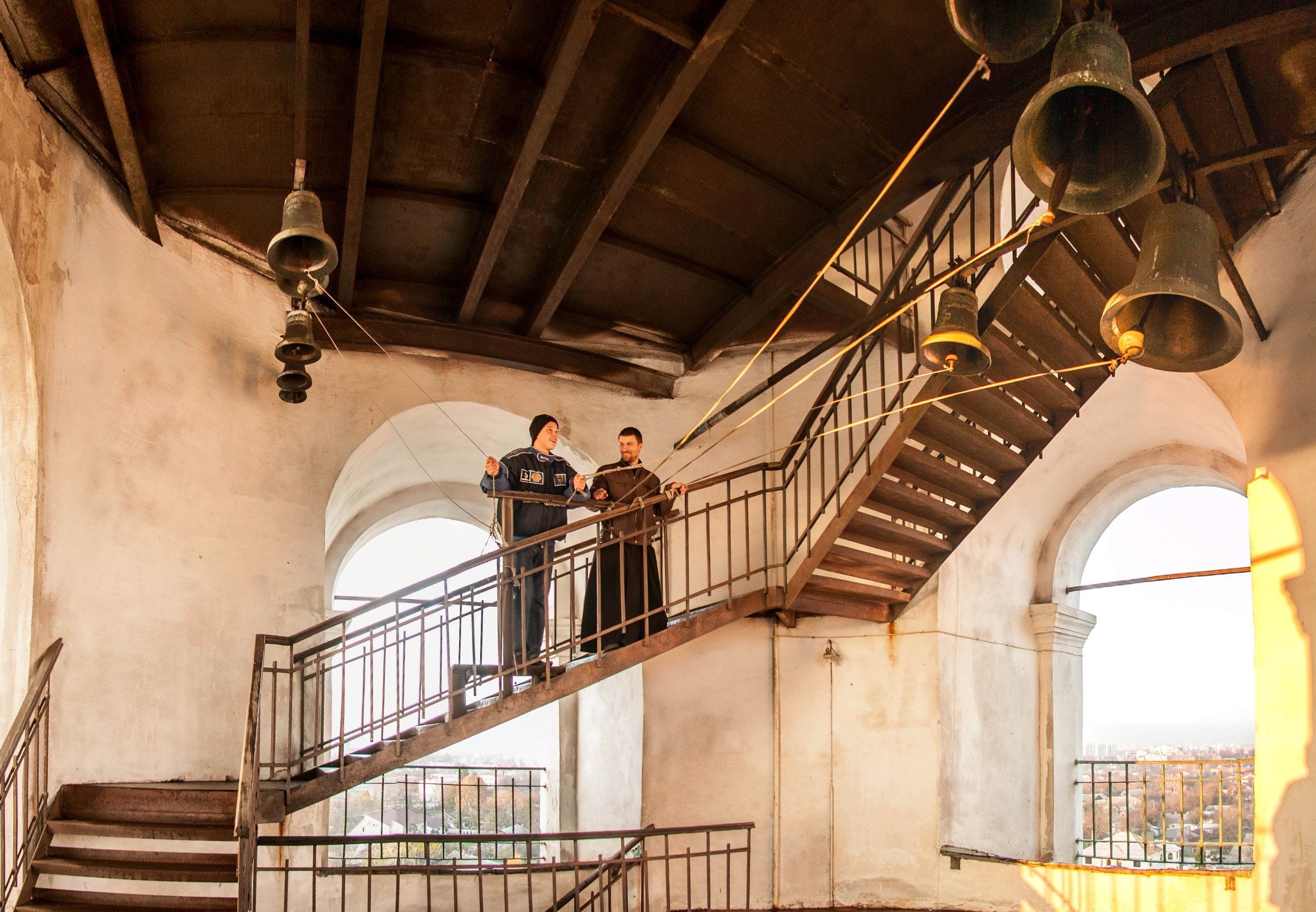 railing, real people, arch, Bell, Belfry, the ringer, low angle view, occupation, architecture, three quarter length, day, adult, ceiling, steps and staircases, HD Wallpaper