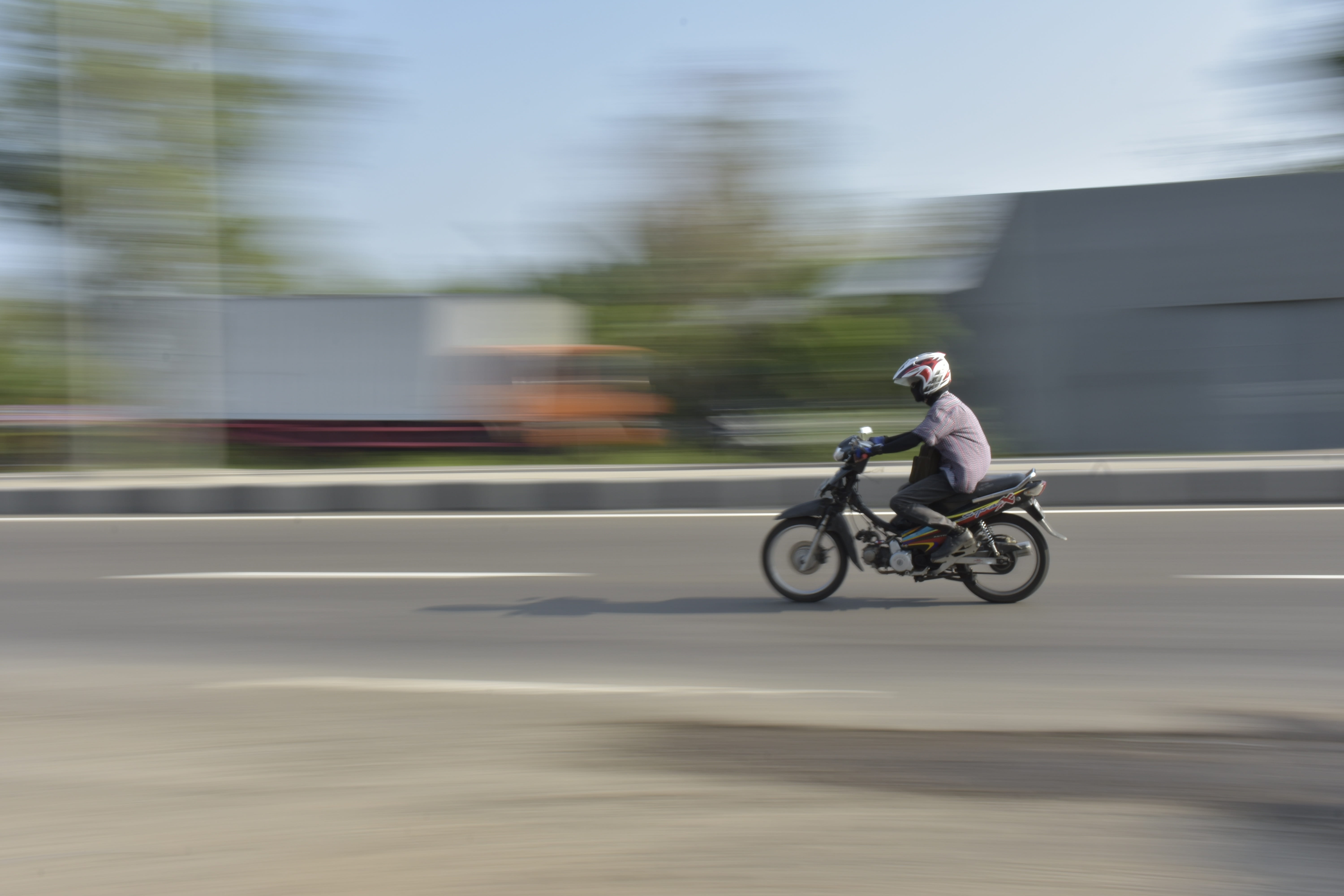 male, own, kingdom, speed, toned, drive, up, alone, riding, klaten, outdoors, man, city, 5K, mode of transportation, real people, ride, highway, motor, HD Wallpaper