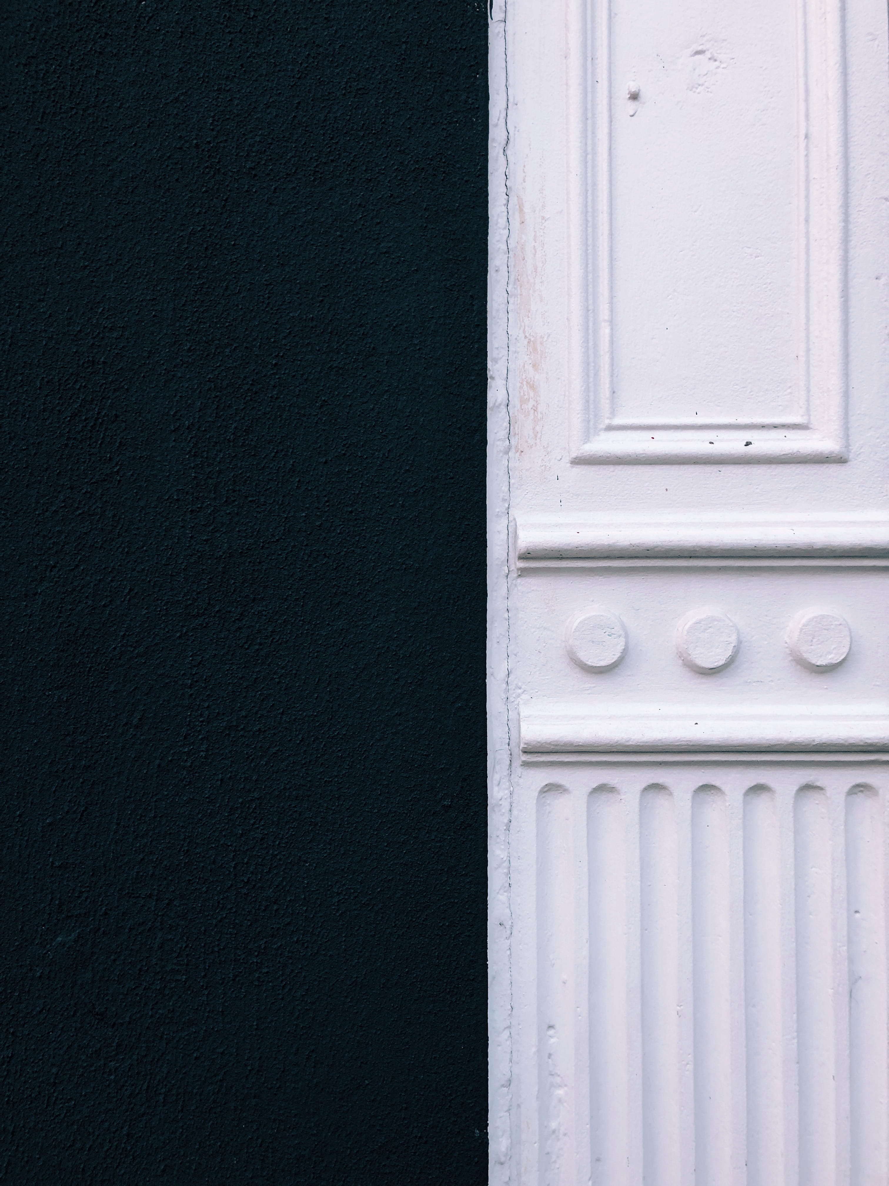 wall - building feature, wood - material, 4K, outdoors, metal, architecture, entrance, white color, window frame, building exterior, window, mail slot, Phone HD Wallpaper