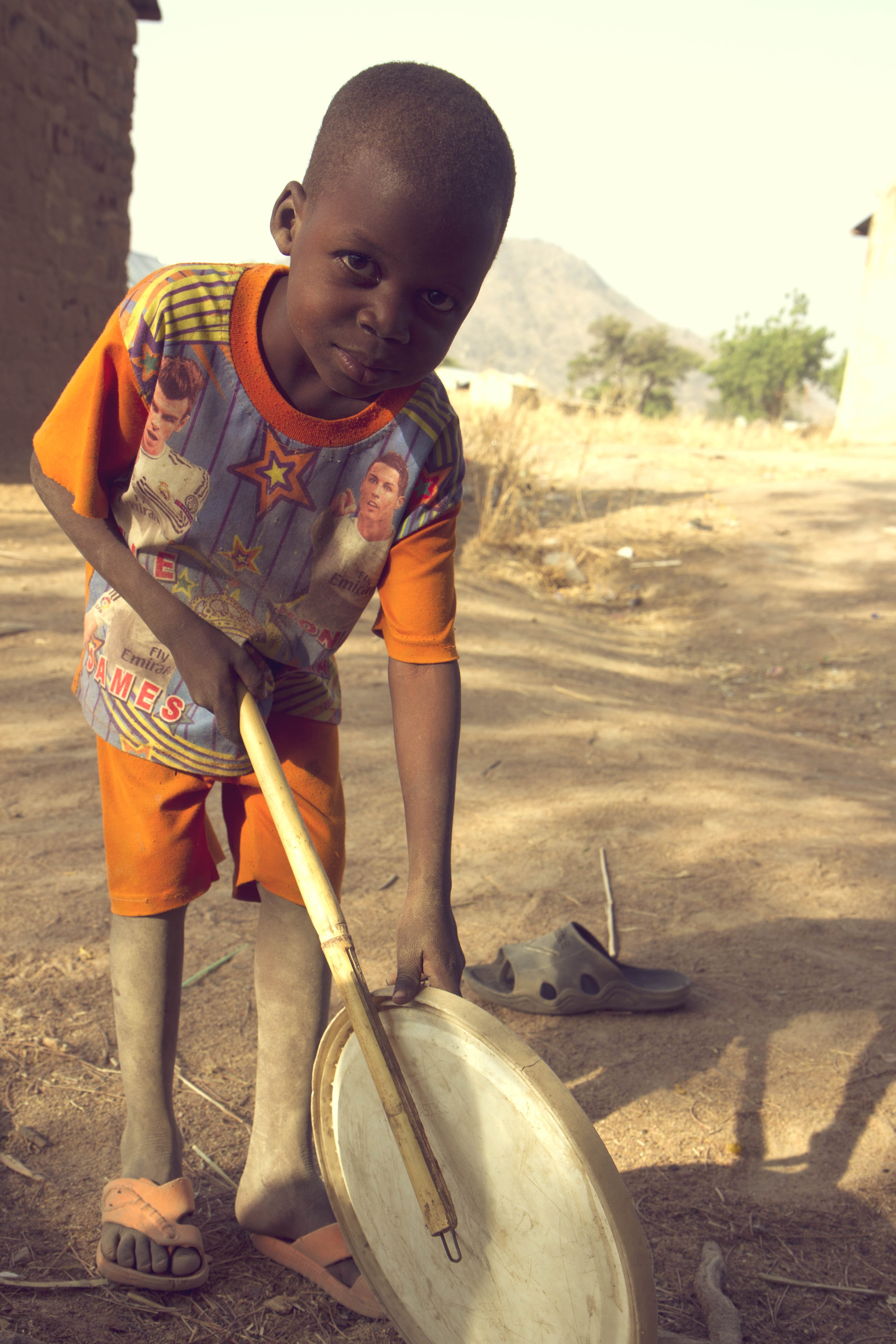 portrait, one Person, 5K, africa, developing Countries, full length, holding, leisure activity, nigeria, people, street, childhood, day, nature, smiling, Phone HD Wallpaper