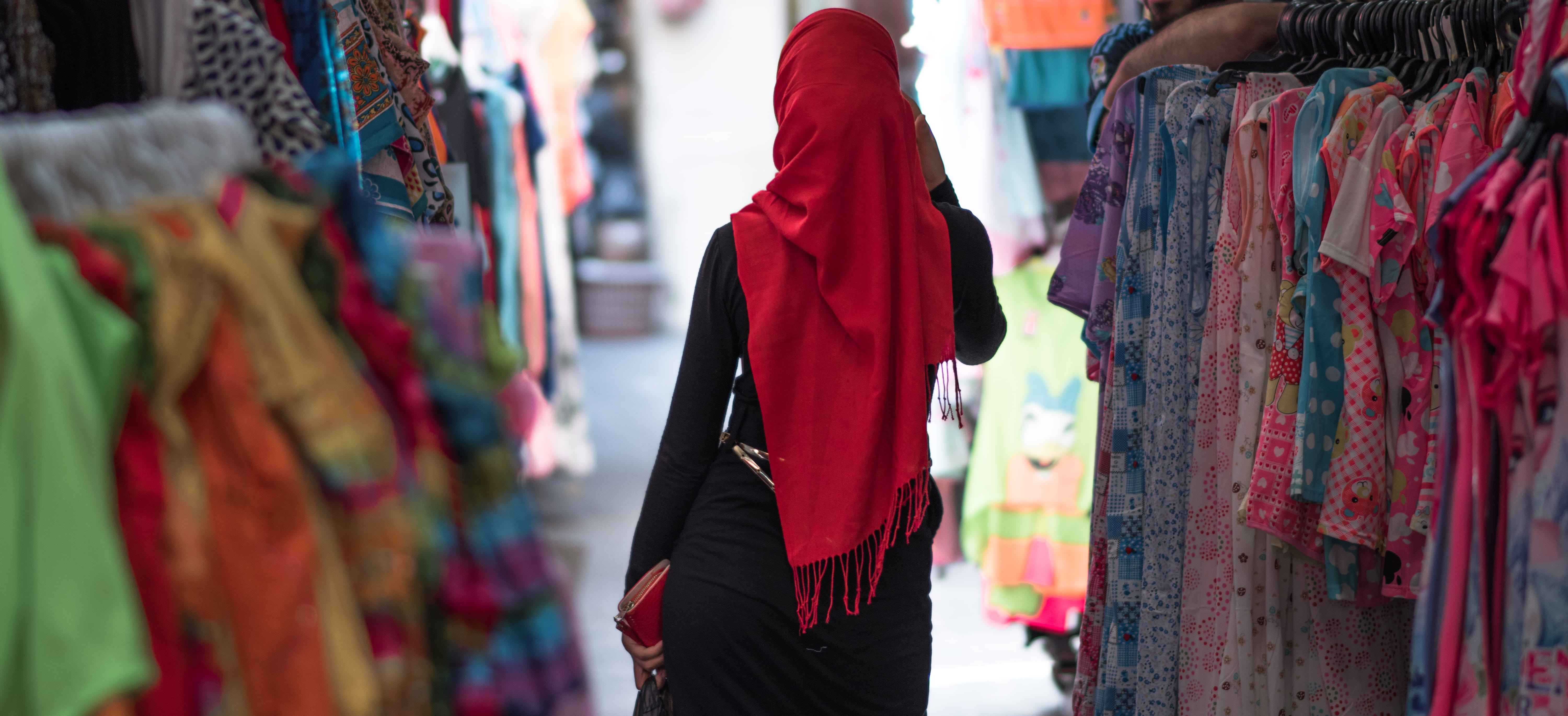 people, model, scarf, day, 5K, consumerism, shop, focus on foreground, multi colored, store, market, women, retail display, hanging, for sale, hijab, fashion, HD Wallpaper