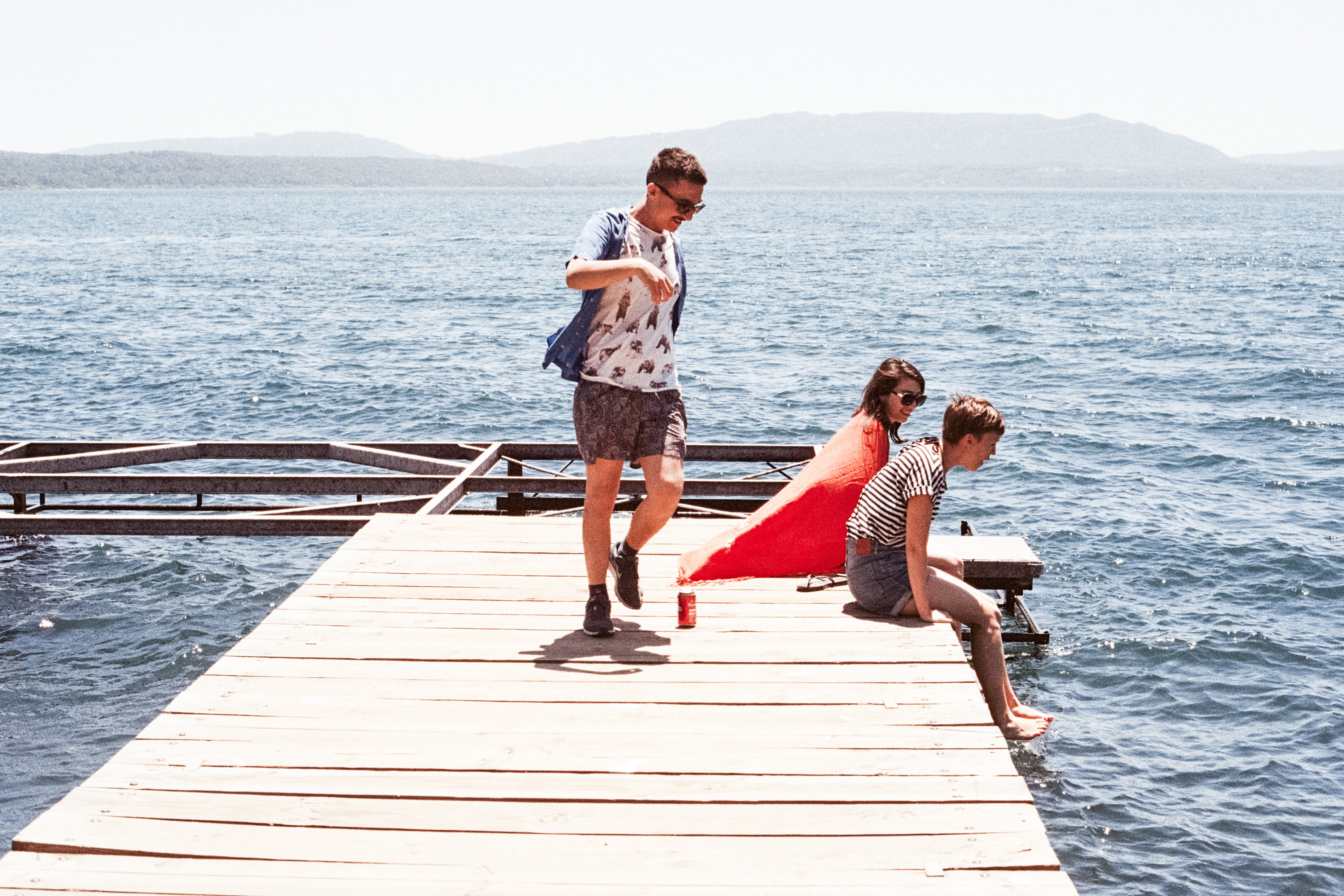 sunshine, friends, son, positive emotion, nature, holiday, lake, men, pier, women, dock, leisure activity, sea, casual clothing, relaxation, group, father, HD Wallpaper