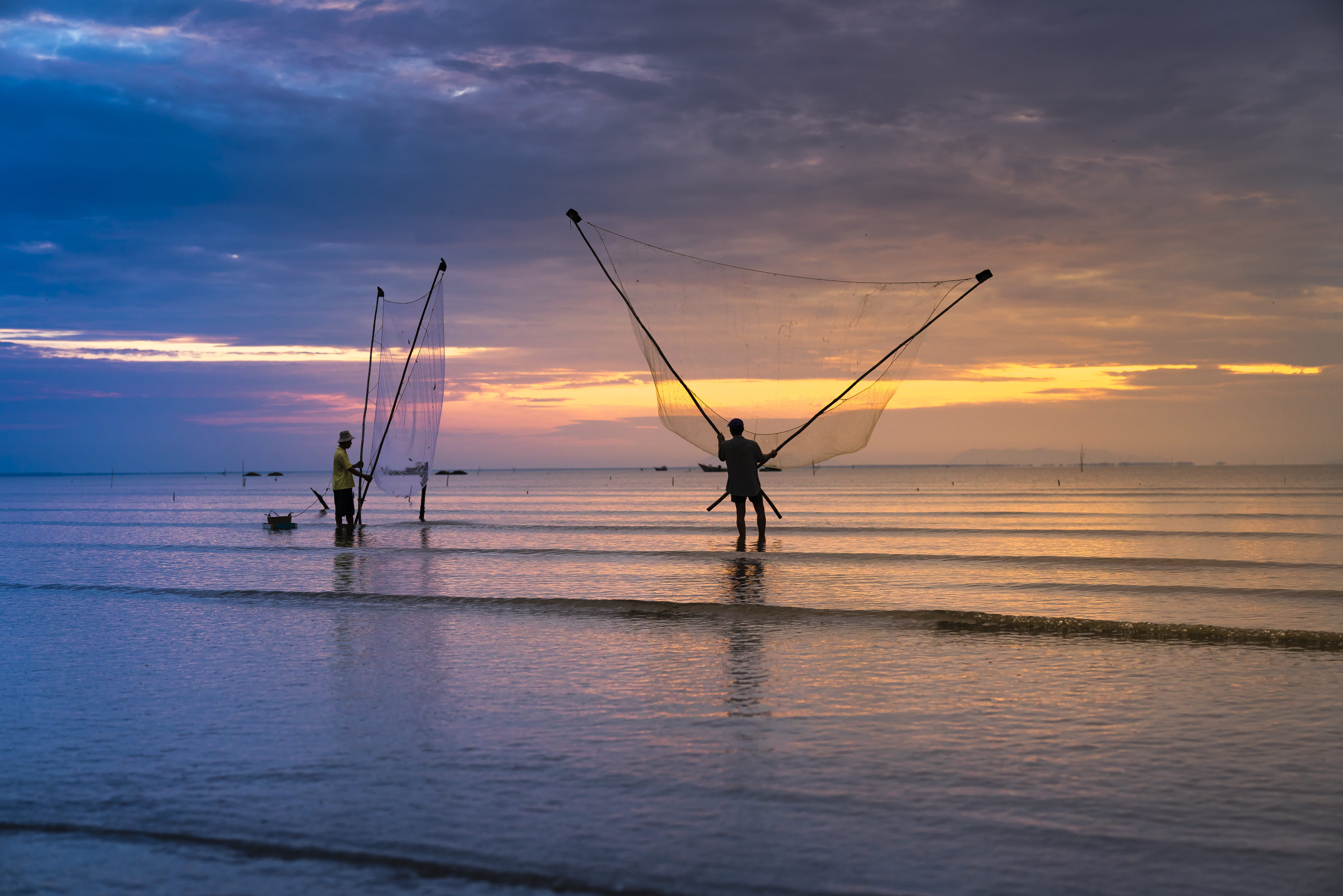 water, nature, dusk, sunrise, sky, men, sunset, beach, silhouette, orange color, sea, cloud - sky, dawn, land, landscape, fishermen, recreation, idyllic, HD Wallpaper