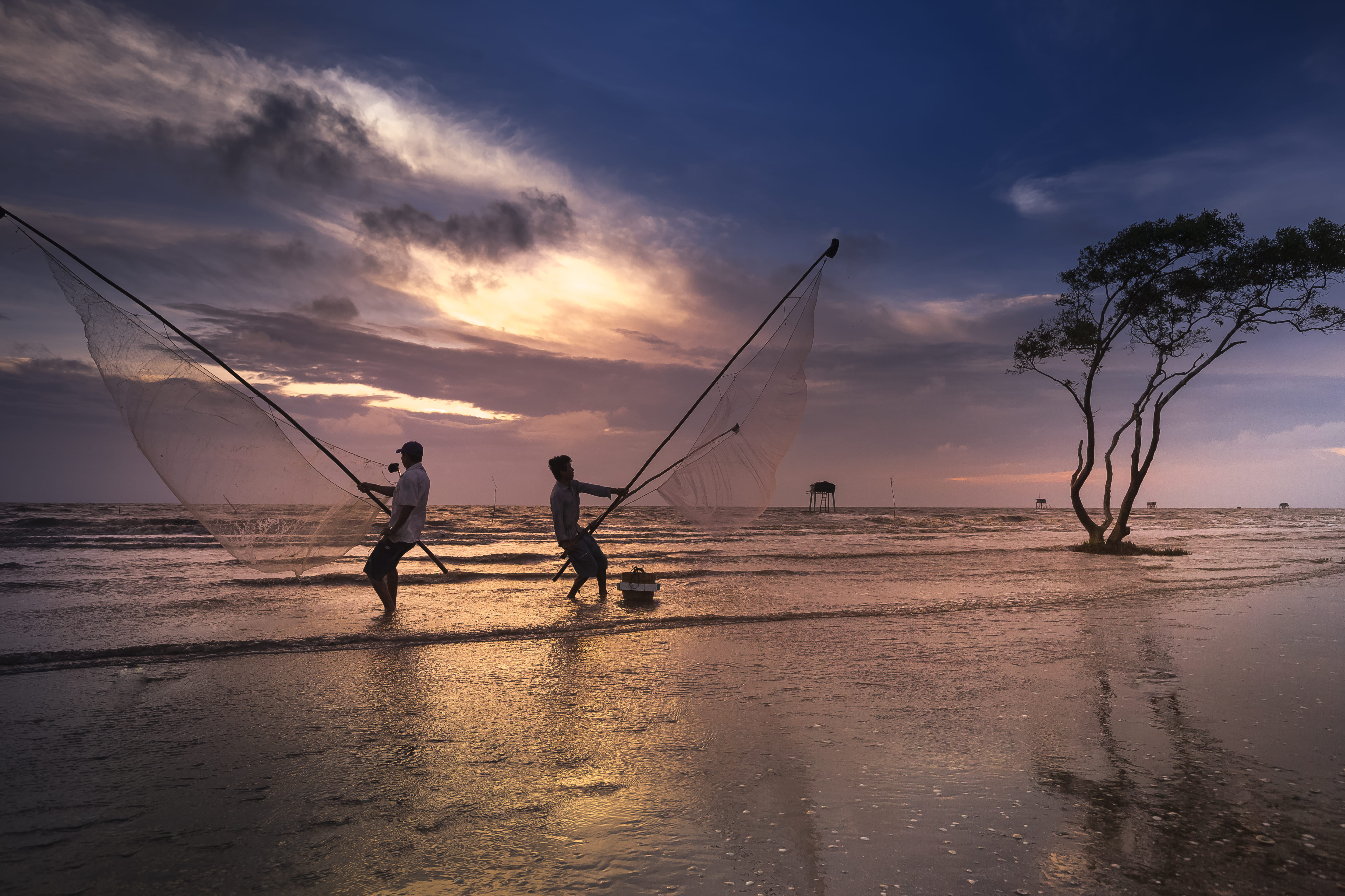 backlit, travel, beauty in nature, lifestyles, men, scenic, silhouette, fisherman, fishing industry, 5K, sky, fishing, summer, water, standing, fishermen, HD Wallpaper