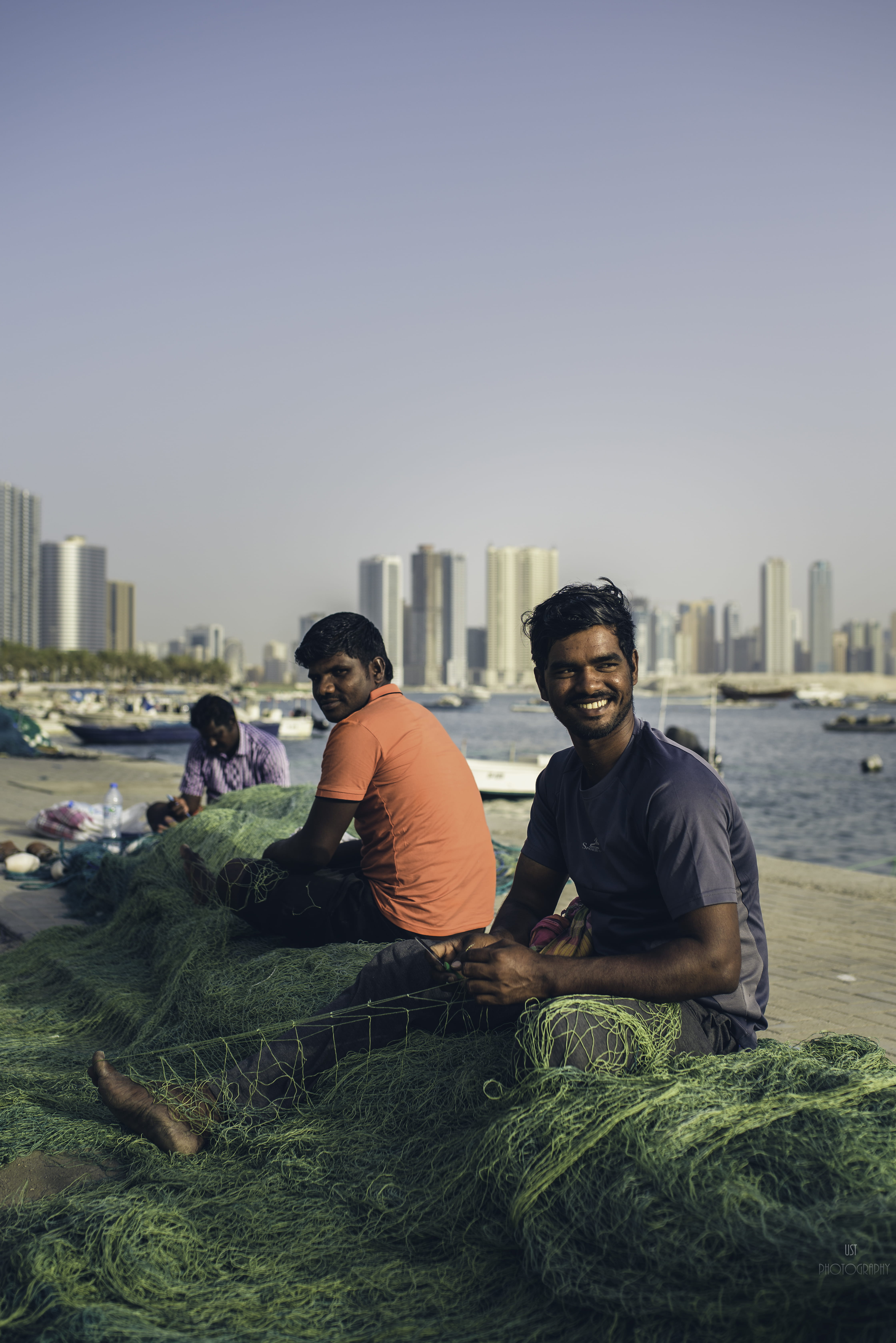 ocean, clear sky, happiness, smile, sea, adults, net, togetherness, lifestyles, city, landscape, young adult, fishing, leisure activity, water, work, architecture, Phone HD Wallpaper