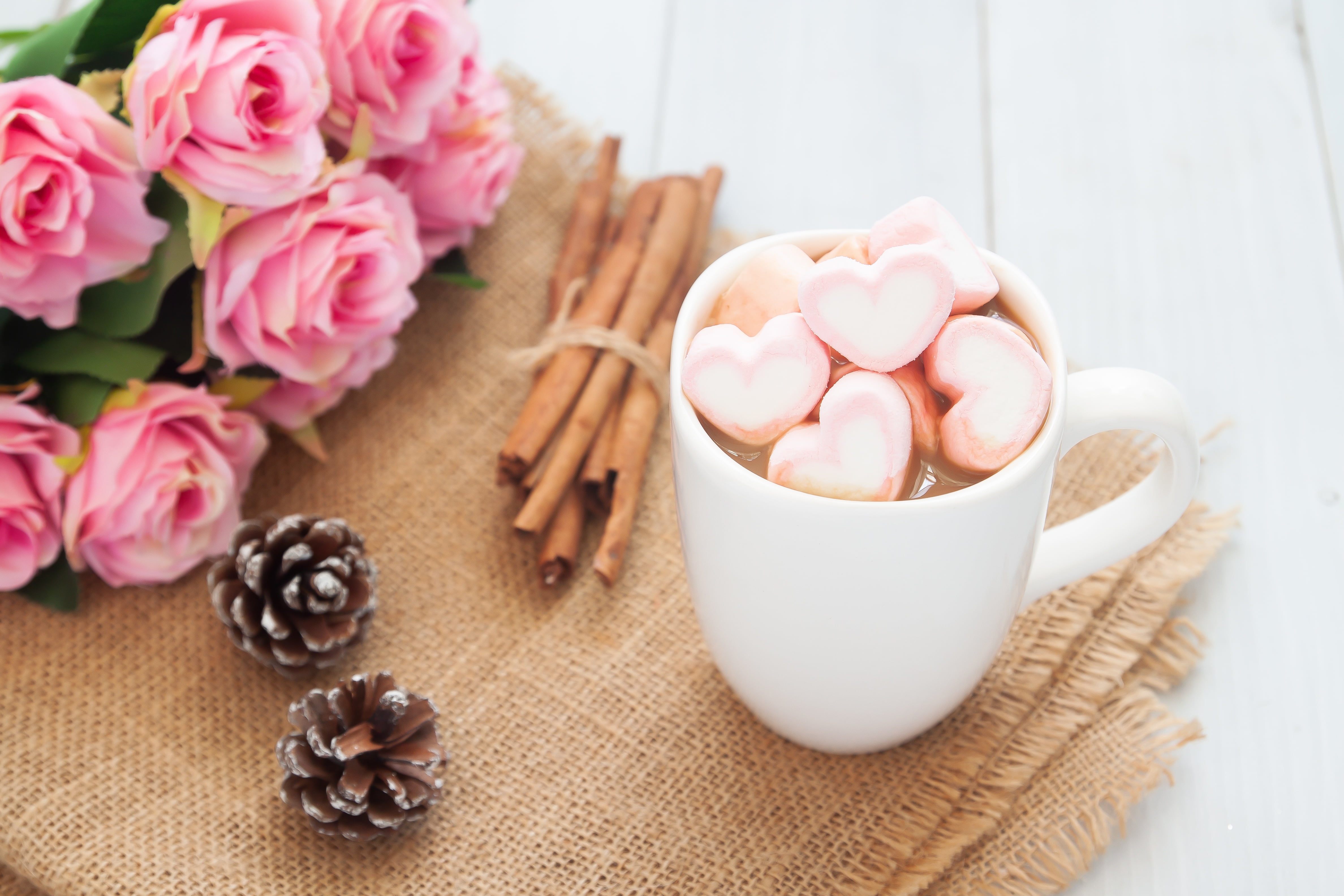bouquet, wood, marshmallows, hearts, cocoa, roses, valentines day, hot chocolate, Cup, marshmallow, romantic, pink, 4K, HD Wallpaper