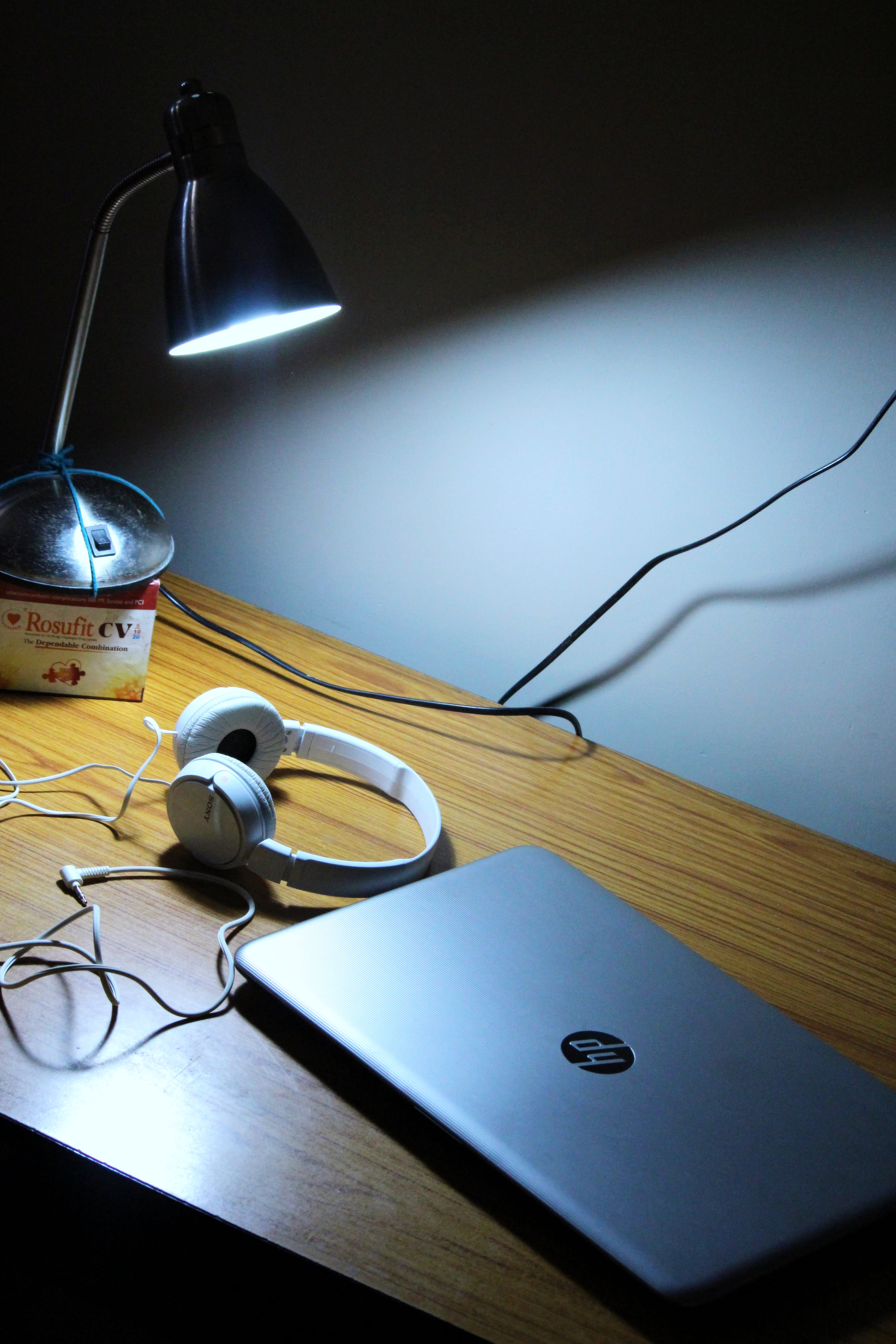 5K, lighting equipment, electronics, illuminated, headphones, cable, lamp, wooden, earphone, focus on foreground, desk, connection, metal, equipment, brown, Phone HD Wallpaper