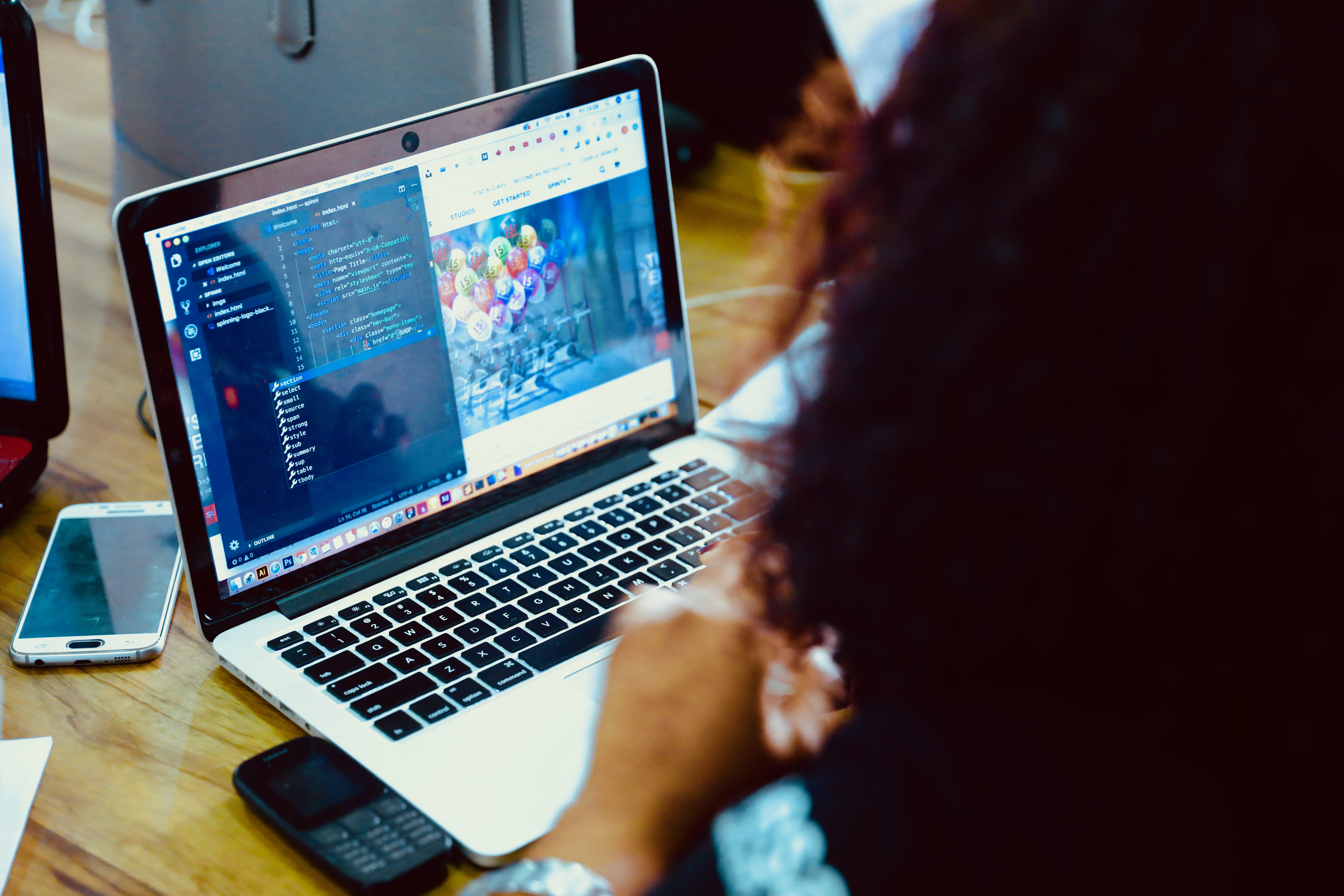gray, computer, watching, computer network, black, laptop, device screen, table, portable information device, working, computer equipment, communication, HD Wallpaper