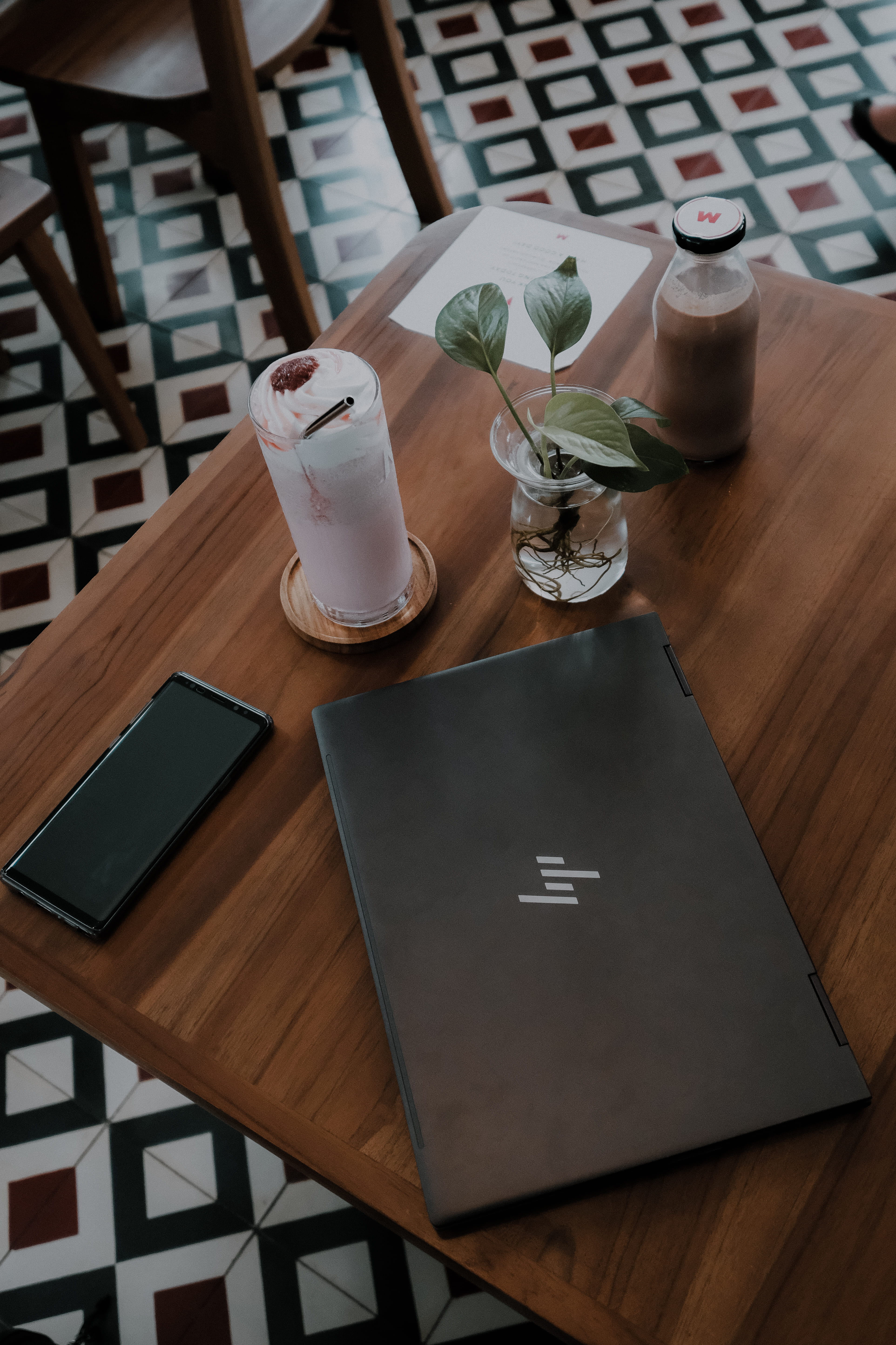 household equipment, drink, drinking glass, no people, brown, indoors, freshness, refreshment, wood - material, wireless technology, black, technology, Phone HD Wallpaper
