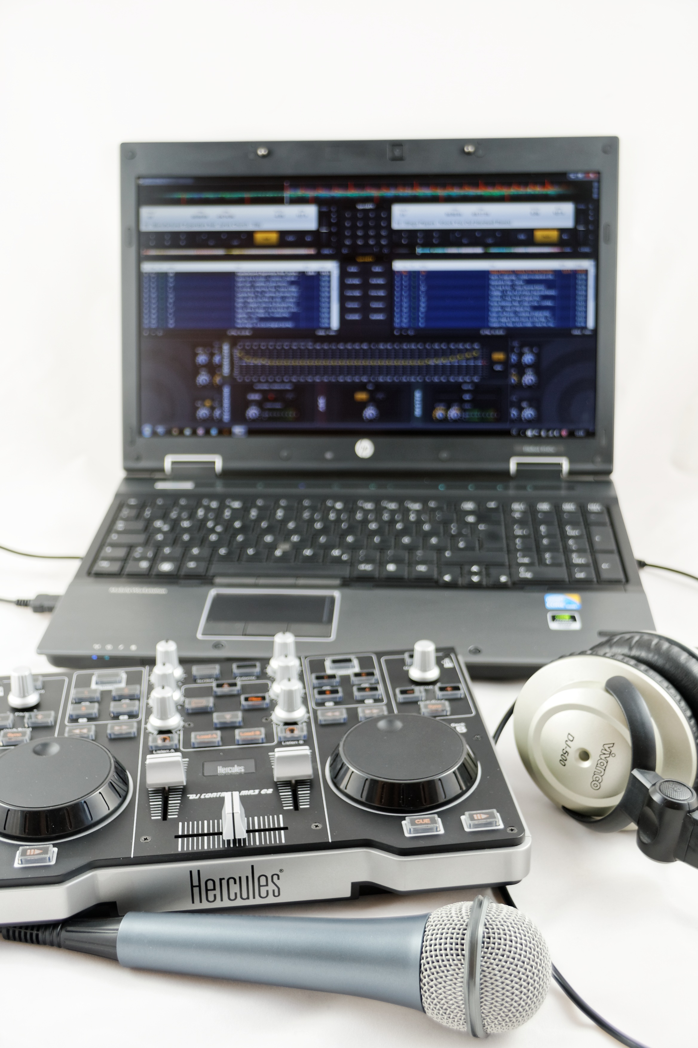 equipment, computer equipment, 2K, wireless technology, close-up, vivanco, mixer, table, furniture, number, lap top, computer, software, entertainment, Phone HD Wallpaper
