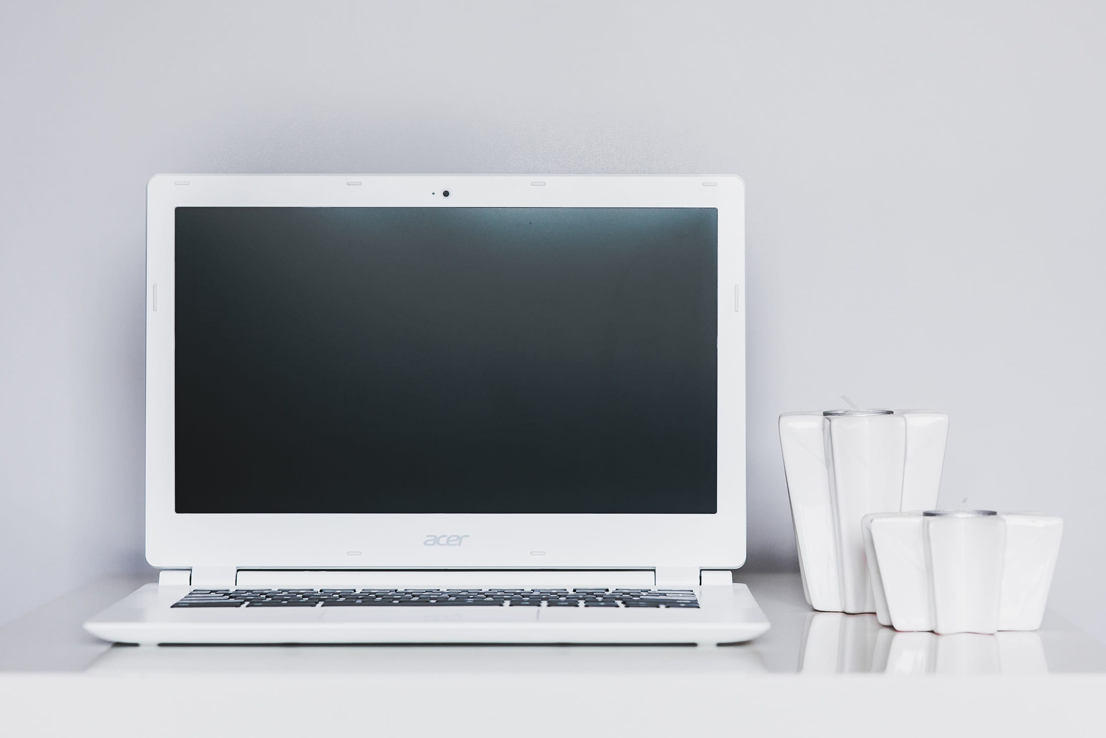 1080P, fresh, computer, laptop, wireless technology, indoors, connection, white background, white, technology, work space, communication, computer equipment, HD Wallpaper