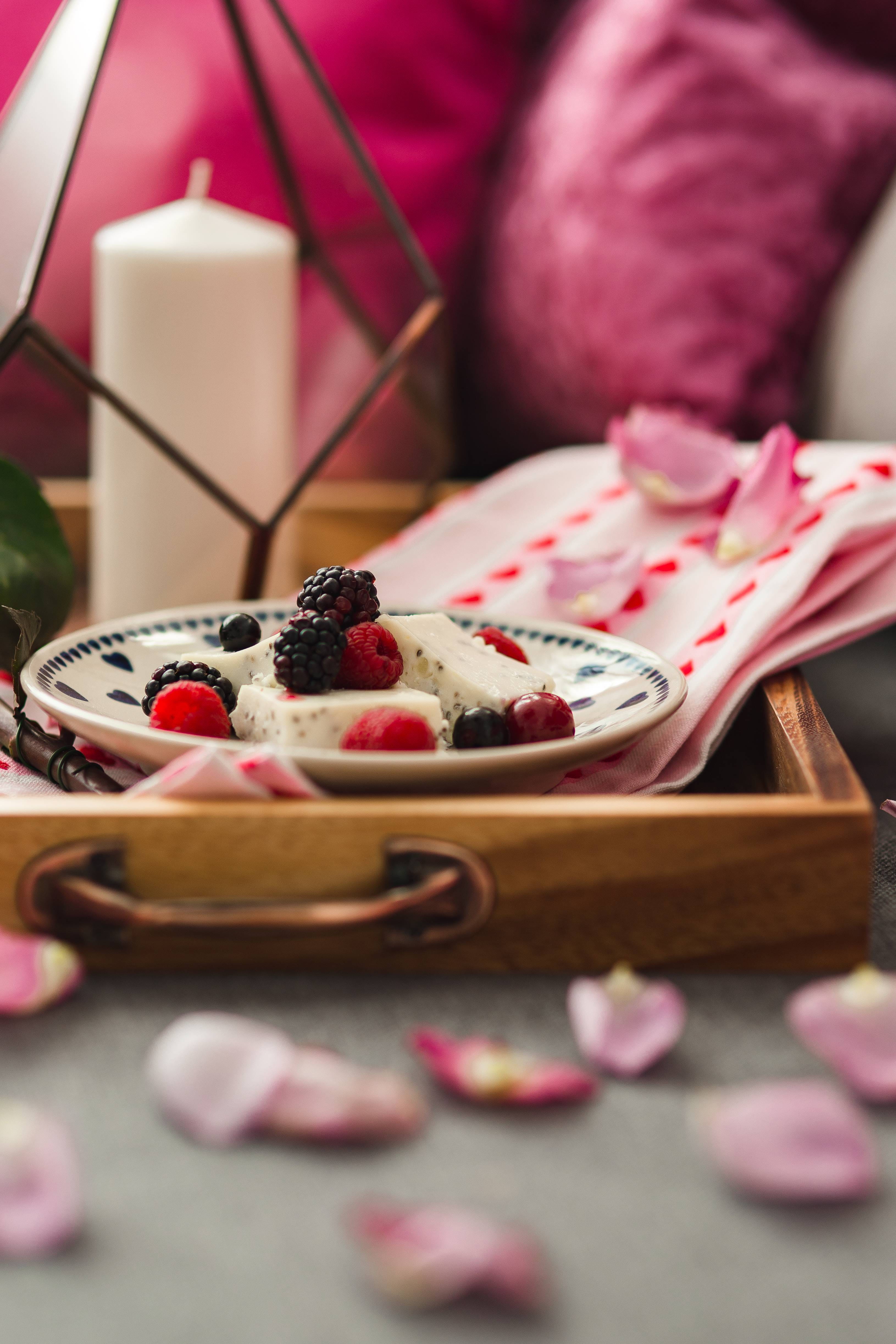 4K, berry fruit, tasty, baked, tray, food and drink, berry, temptation, blackberry, raspberry, delicious, freshness, food, cake, dessert, sweet, selective focus, Phone HD Wallpaper