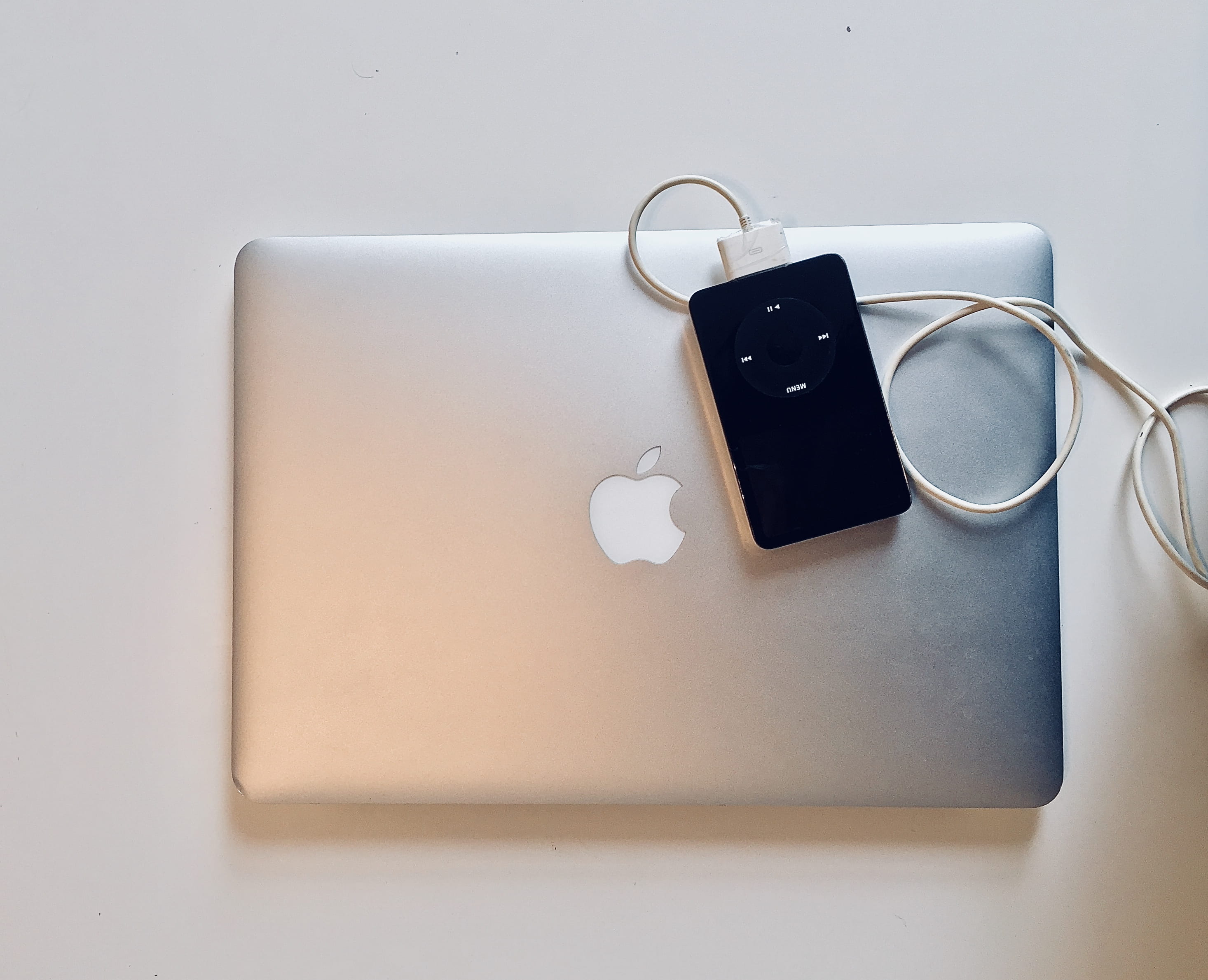 office supply, indoors, minimalism, black, 2K, pen, mac, copy space, still life, smart phone, music, office, clip, grey, apple, eyeglasses, macbook air, HD Wallpaper