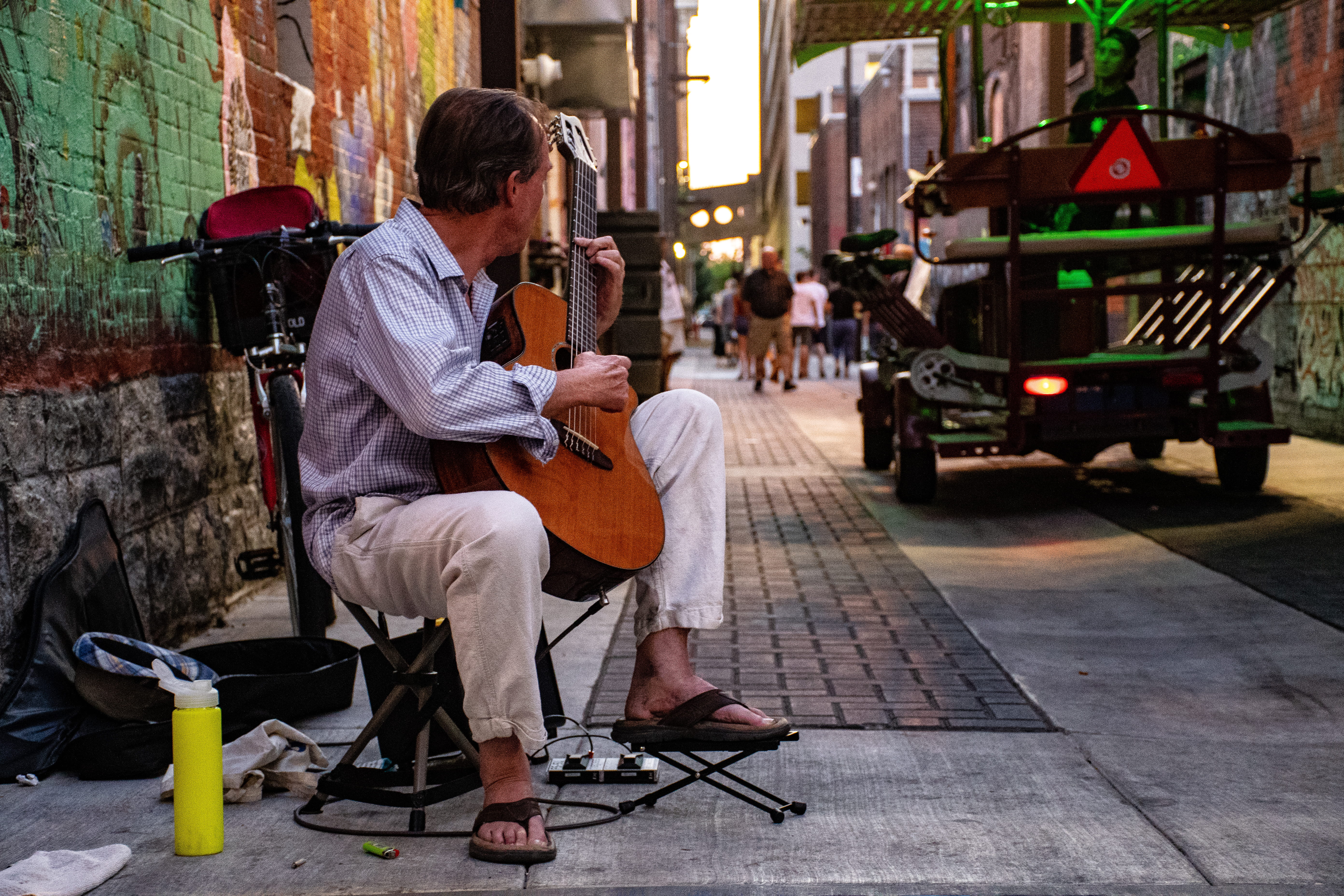street performer, rear view, wall, 5K, road, vehicle, one person, guitar, street, alley, architecture, urban, real people, playing, city, man, graffiti, HD Wallpaper
