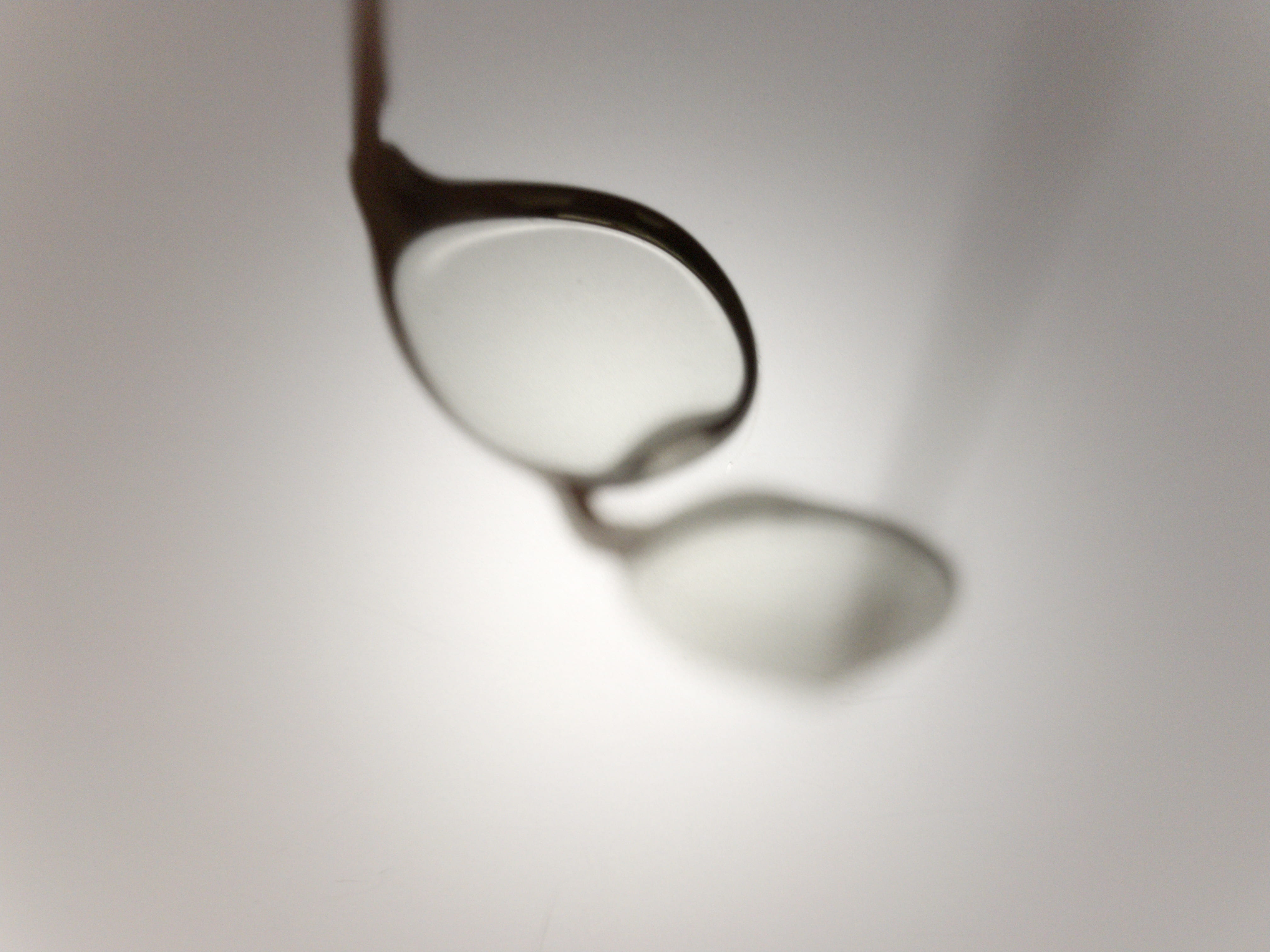 falling, white, single object, 4K, copy space, nature, love, no people, transparent, drop, eyeglasses, backgrounds, simplicity, studio shot, close-up, HD Wallpaper