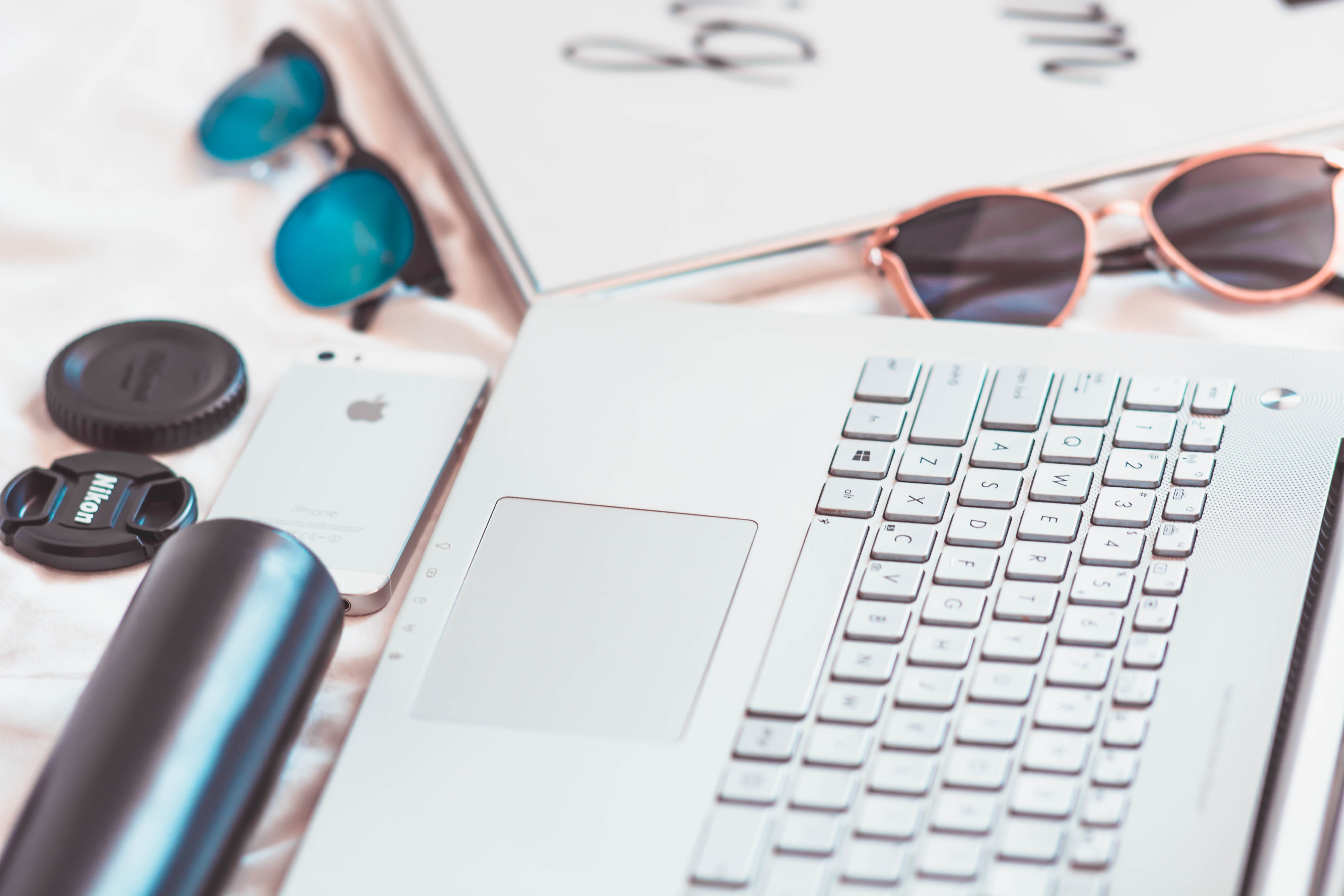 asu, close-up, pen, minimal design, iphone, communication, desk, glasses, no people, sunglass, clean, white, sunglasses, wireless technology, furniture, HD Wallpaper