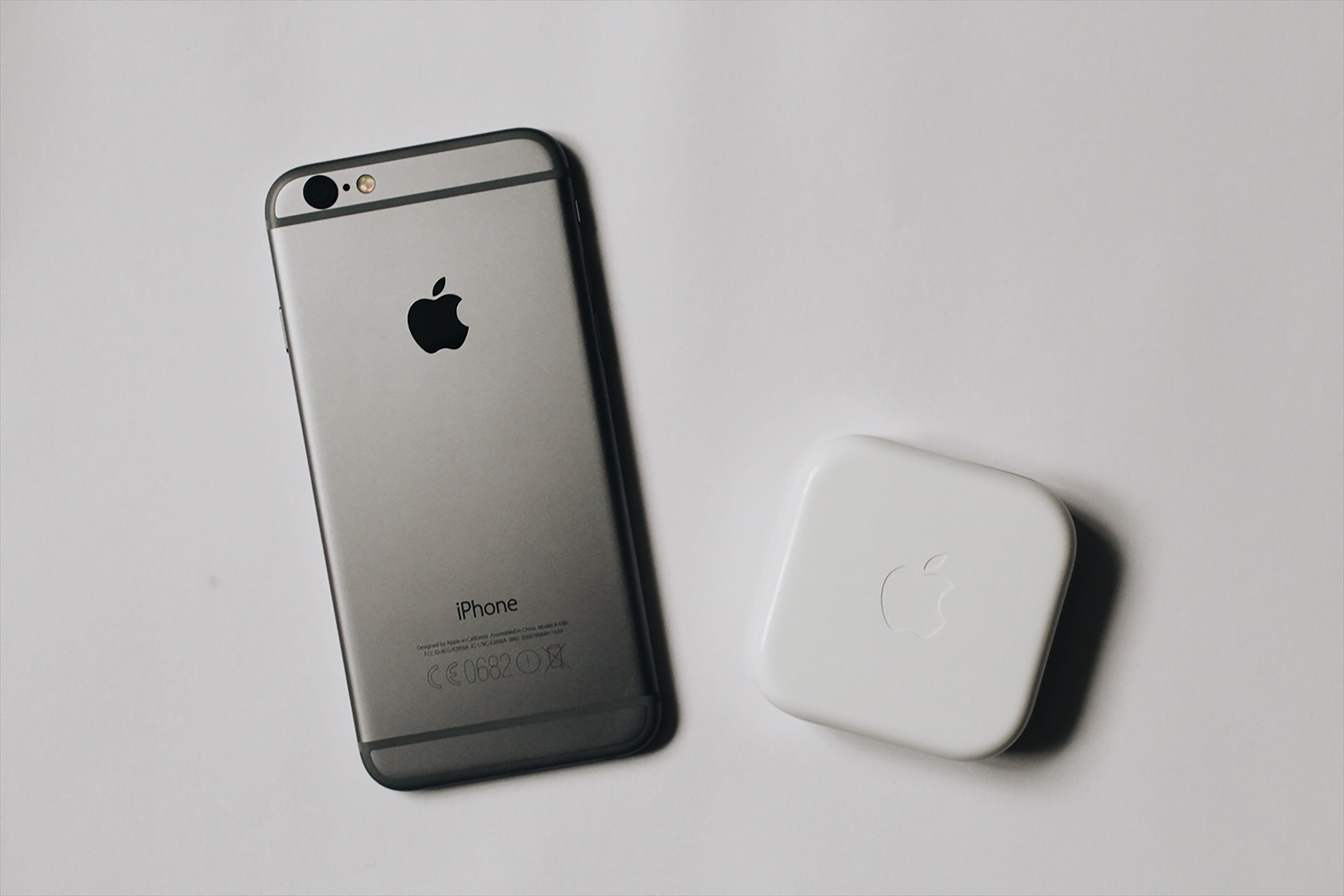 connection, office, lay, phone, smart phone, close-up, technology, two objects, space, text, computer equipment, iphone, tech, no people, business, top, HD Wallpaper