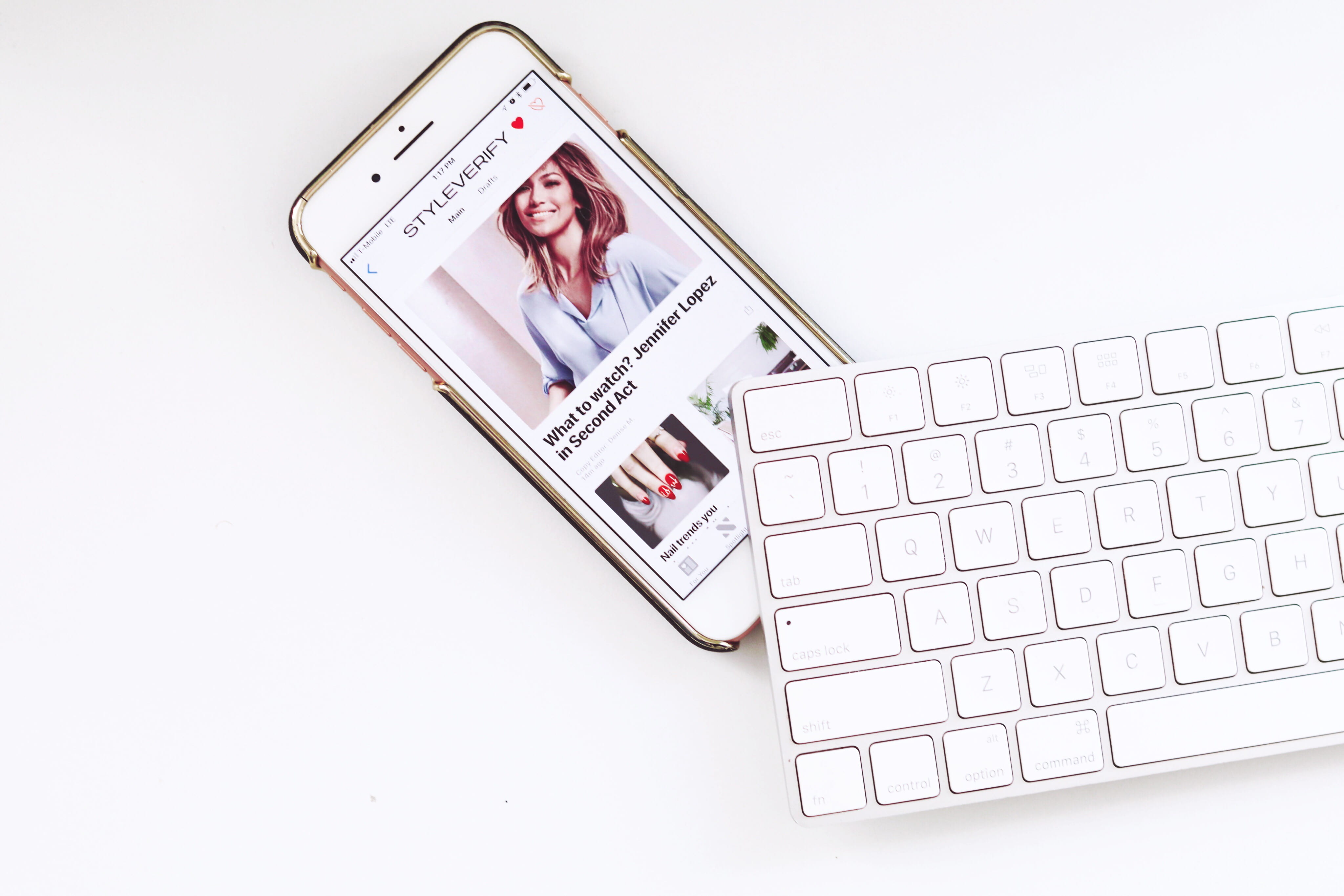 connection, people, minimal, dek, white, beside, copy space, tech, mobile phone, keyboard, jennifer lopez, minimal desk, silver, apple, desk layout, white background, HD Wallpaper