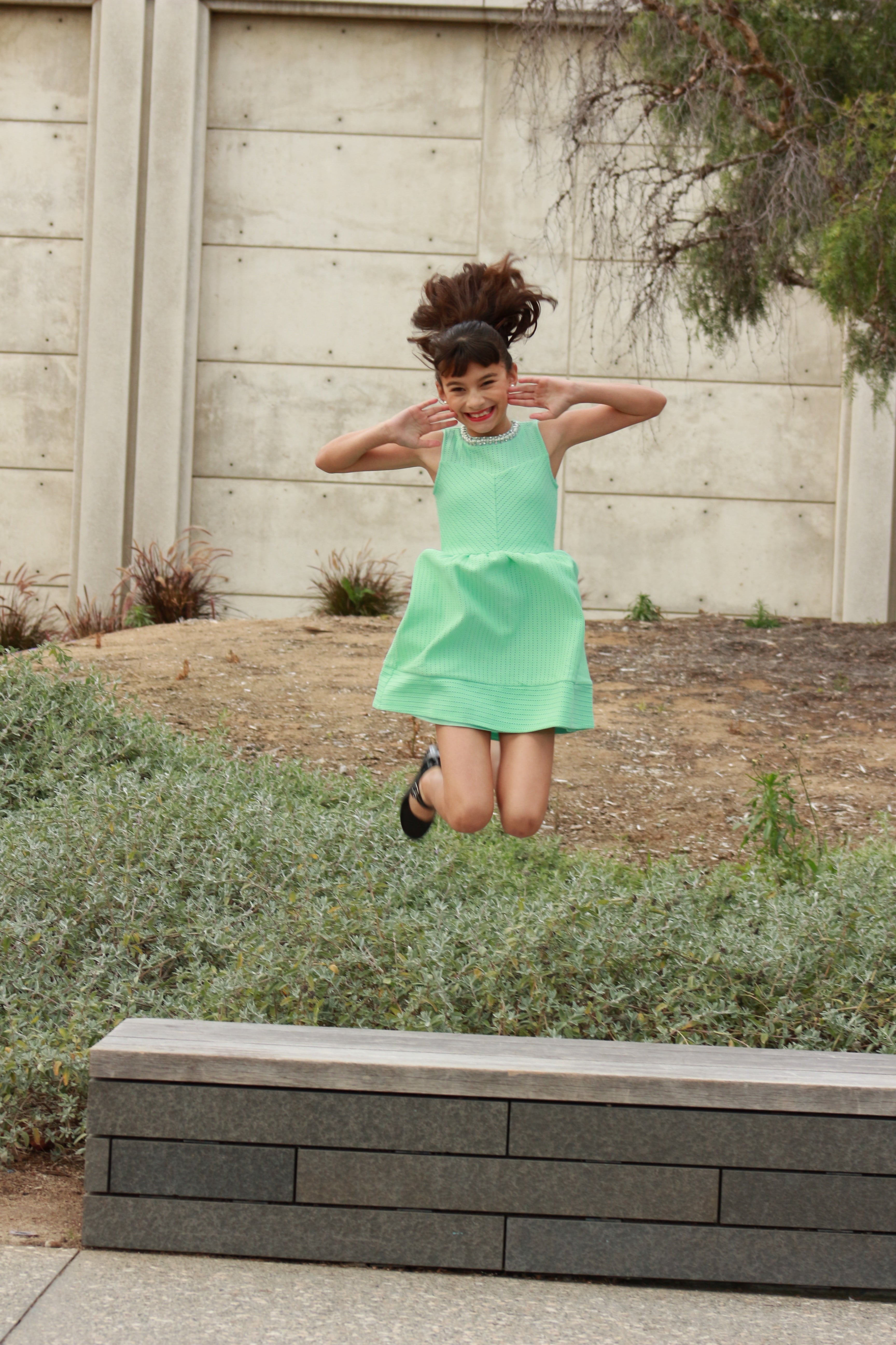 concrete, happy, human arm, bench, child, teen, 5K, one girl only, childhood, innocence, females, leisure activity, girls, hispanic, architecture, women, Phone HD Wallpaper
