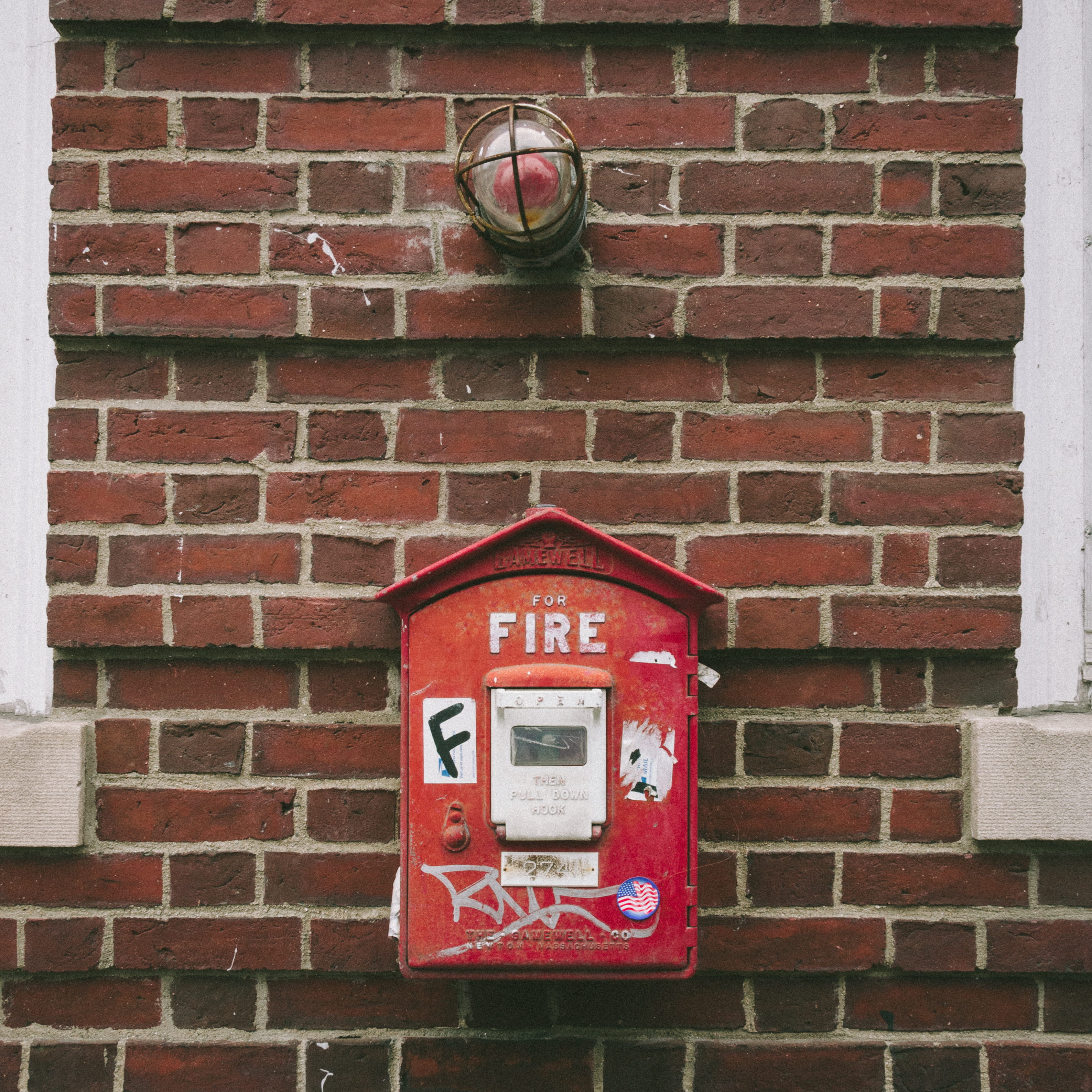 western script, architecture, box, built structure, no people, wall, red, brick wall, united states, text, emergency equipment, safety, brick, wall - building feature, Phone HD Wallpaper