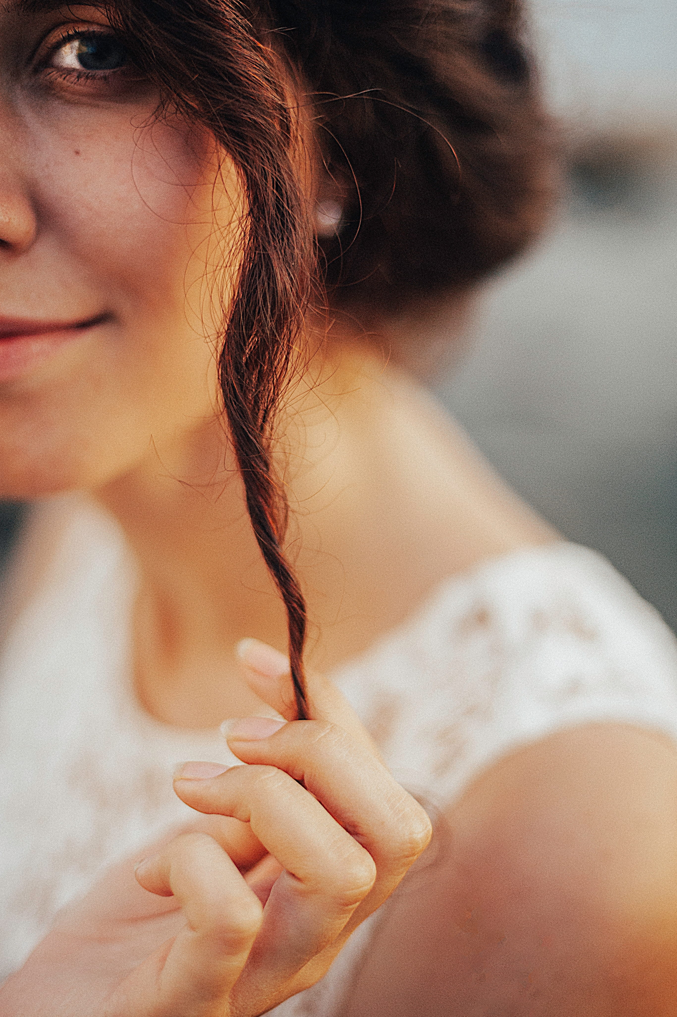 hair, lifestyles, one person, human hand, hand, dress, human face, headshot, wedding, young adult, close-up, happy, smile, woman, young women, beauty, human hair, Phone HD Wallpaper