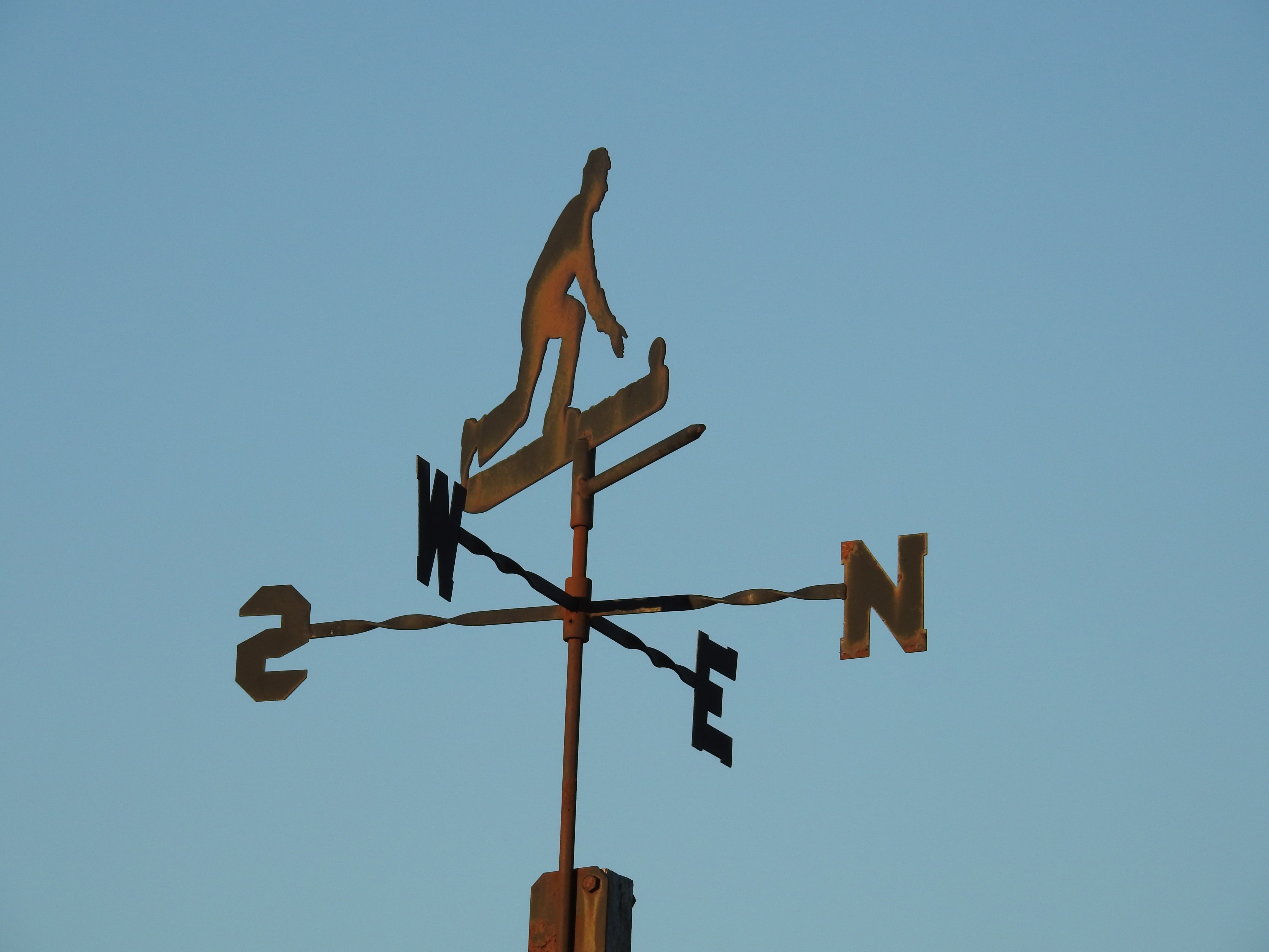 blue, north, sign, 4K, nature, crossing sign, communication, no people, clear sky, capital letter, arrow symbol, representation, guidance, metal, low angle view, HD Wallpaper