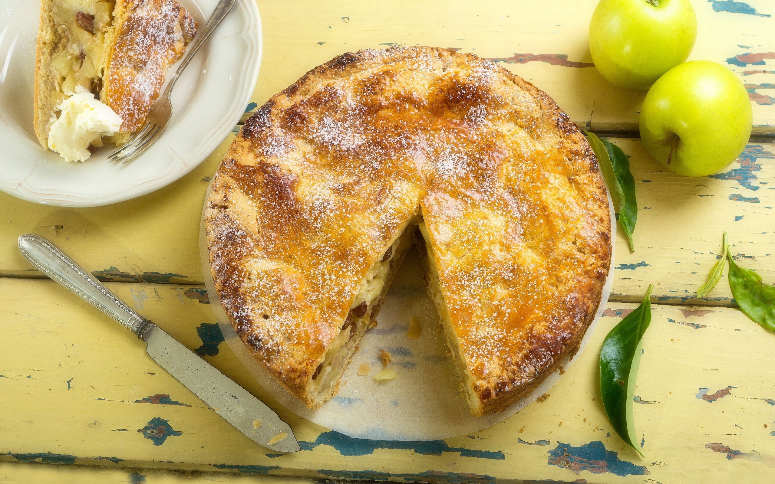 fork, 2K, apples, pie, cake, plate, knife, leaves, apple, HD Wallpaper
