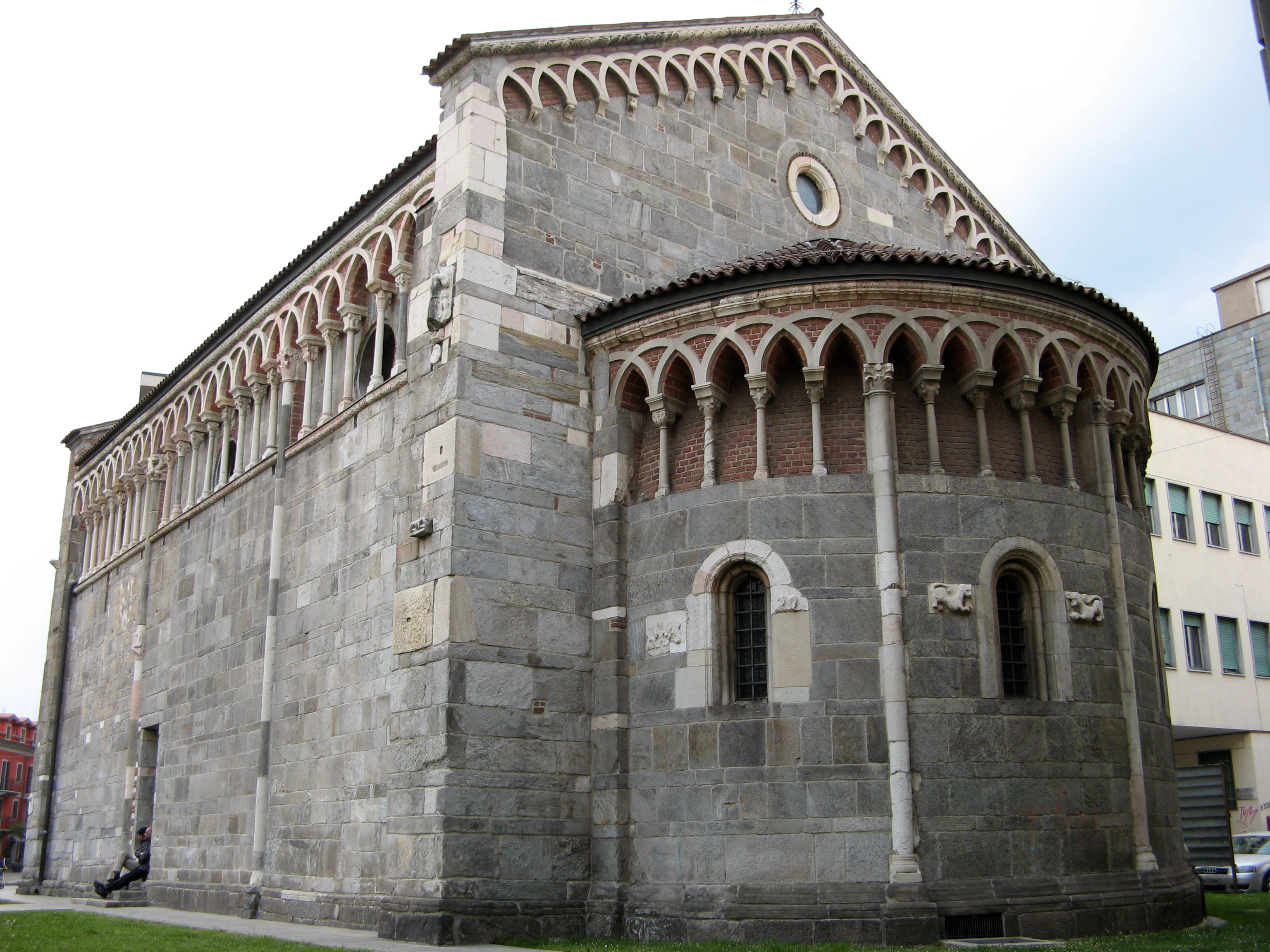 Italy, public domain, church, low angle view, the past, old, belief, photos, window, spirituality, religion, europe, architecture And Buildings, Gallarate, HD Wallpaper